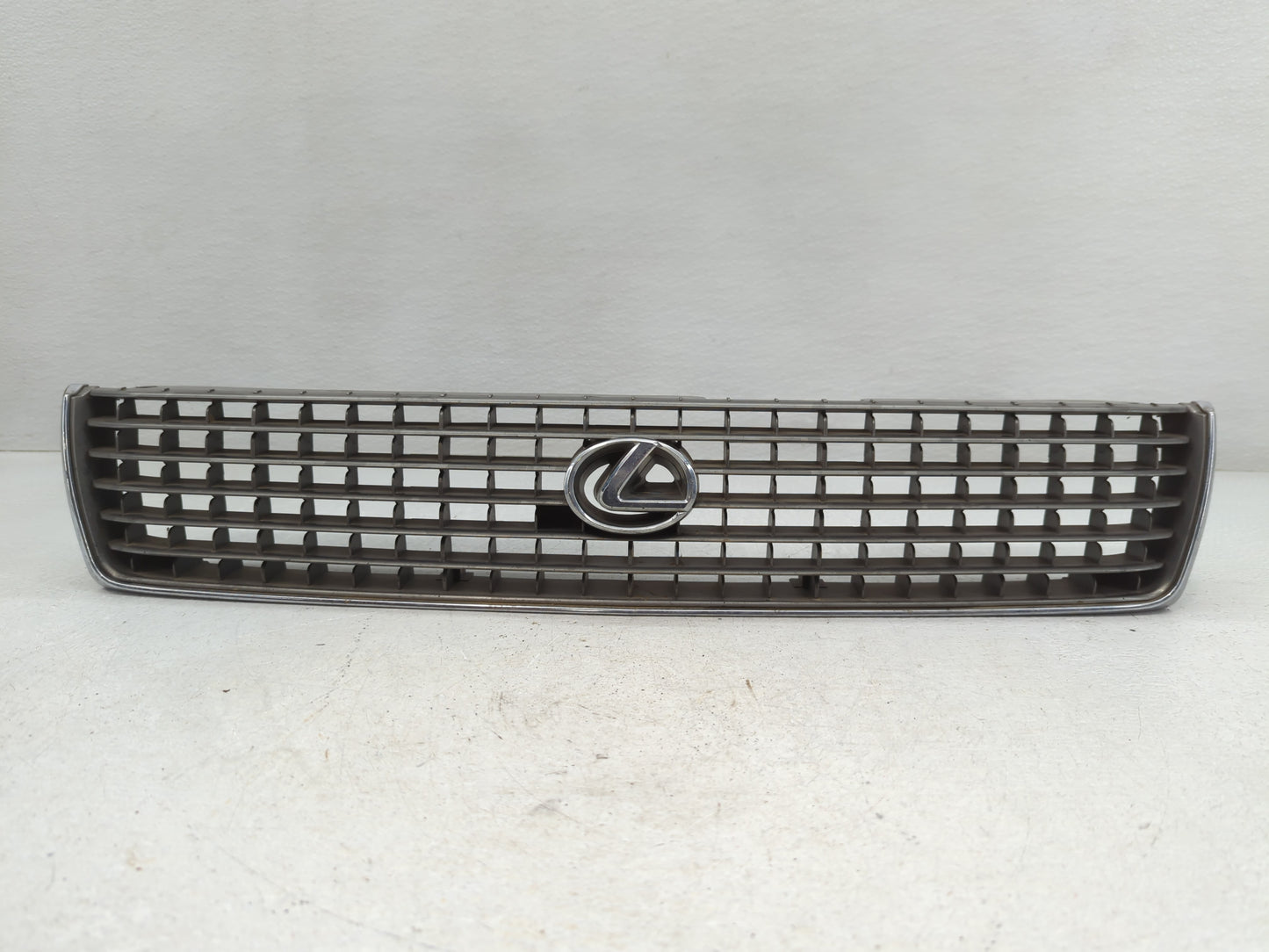 1990 Lexus Es250 Front Grille Bumper Not Included - Oemusedautoparts1.com
