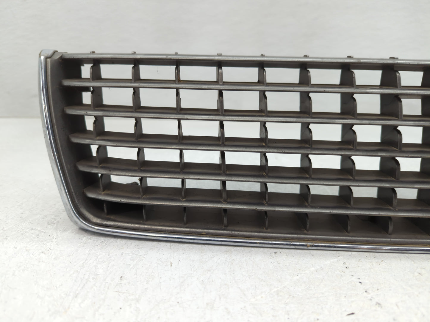 1990 Lexus Es250 Front Grille Bumper Not Included - Oemusedautoparts1.com