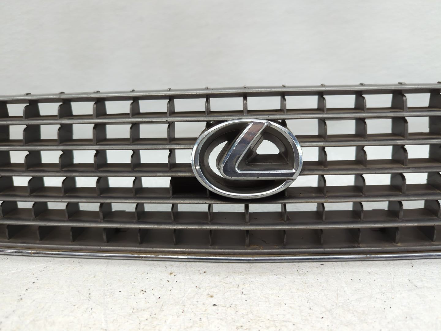 1990 Lexus Es250 Front Grille Bumper Not Included - Oemusedautoparts1.com