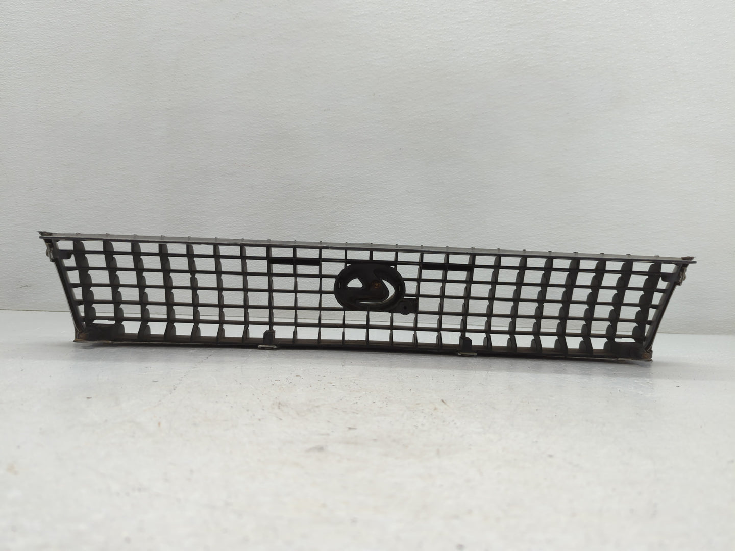 1990 Lexus Es250 Front Grille Bumper Not Included - Oemusedautoparts1.com