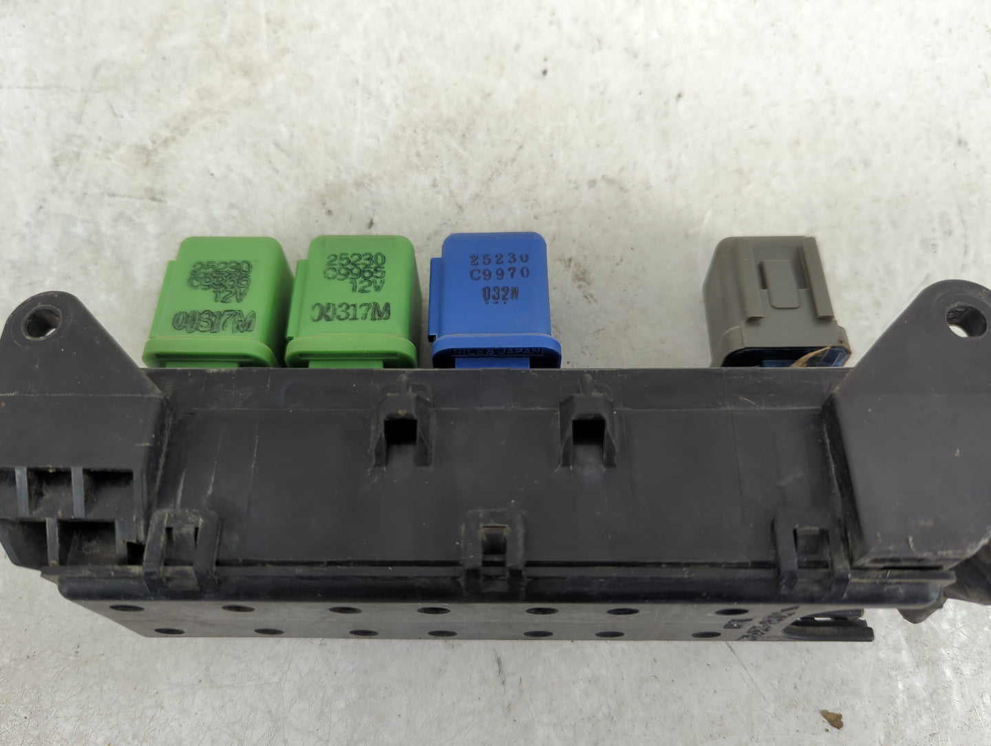 1990 Nissan Pickup Fusebox Fuse Box Panel Relay Module Fits OEM Used Auto Parts - Oemusedautoparts1.com