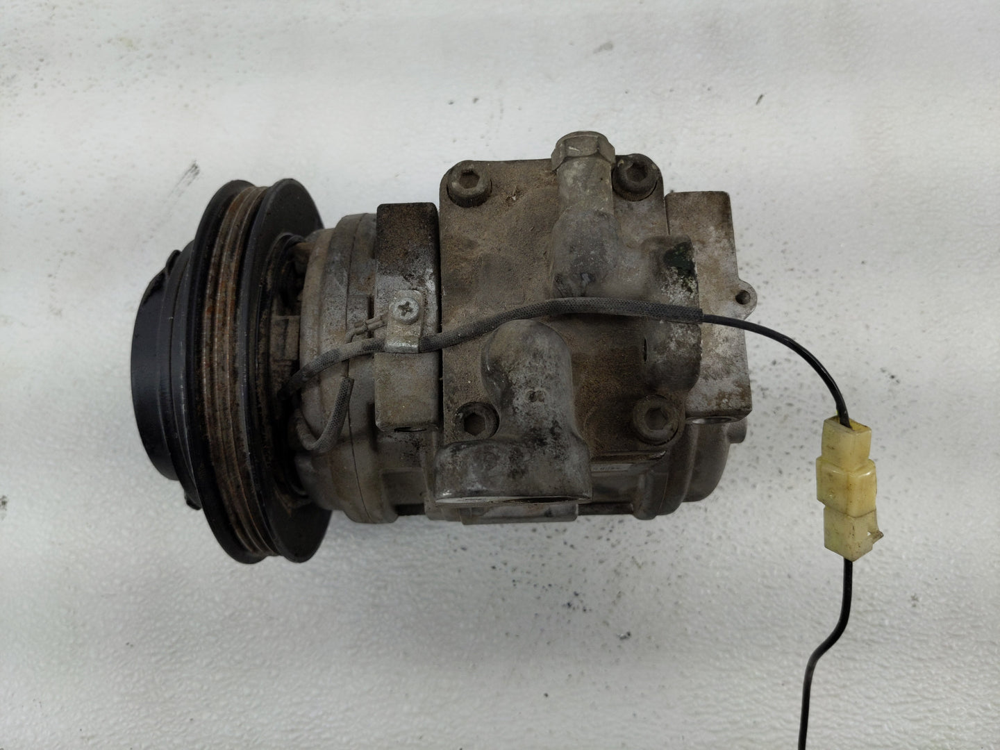 1990 Toyota Corolla Air Conditioning A/c Ac Compressor Oem - Oemusedautoparts1.com
