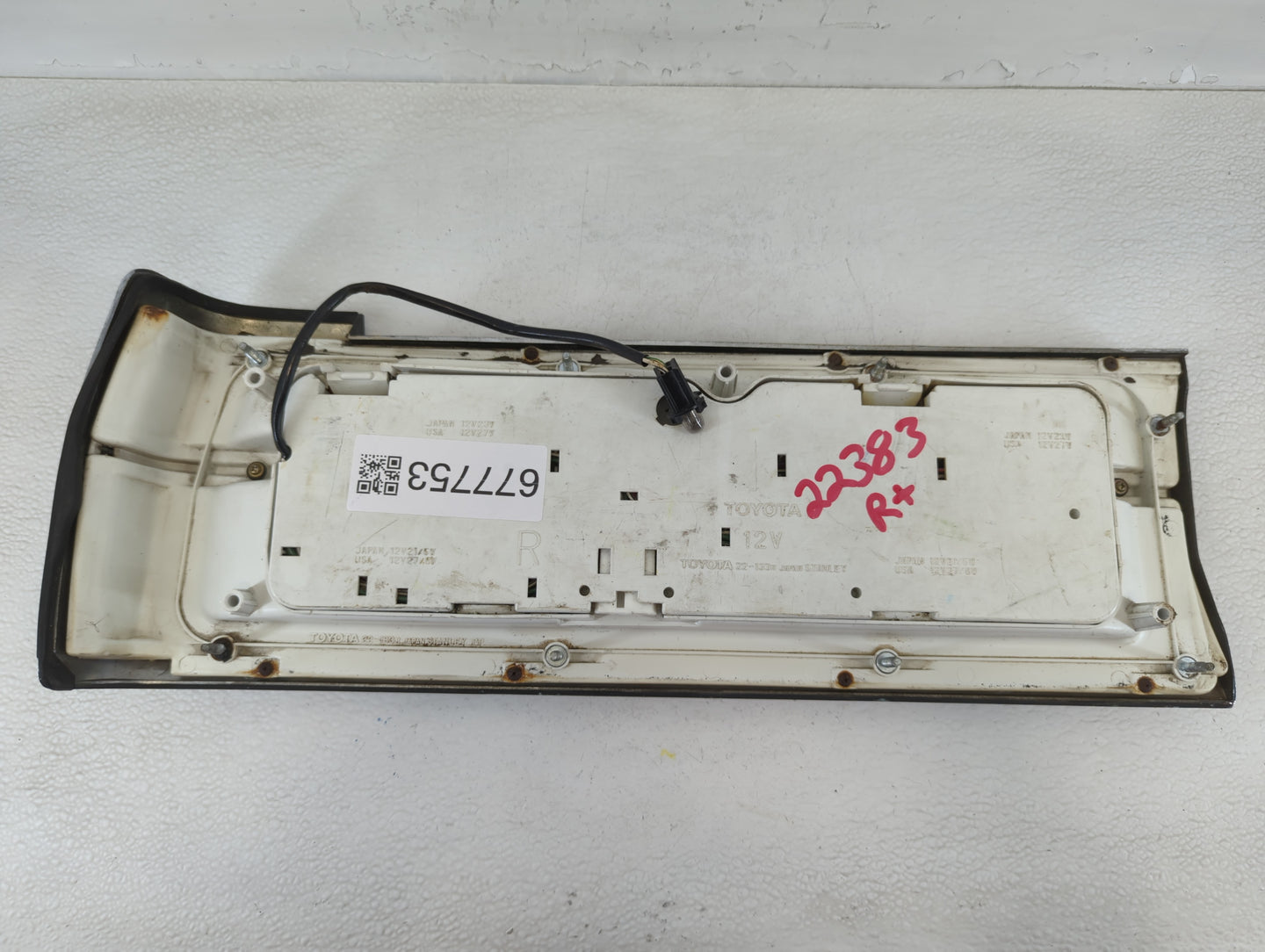 1991 Acura Integra Tail Light Assembly Passenger Right OEM P/N:22-133R Fits OEM Used Auto Parts - Oemusedautoparts1.com