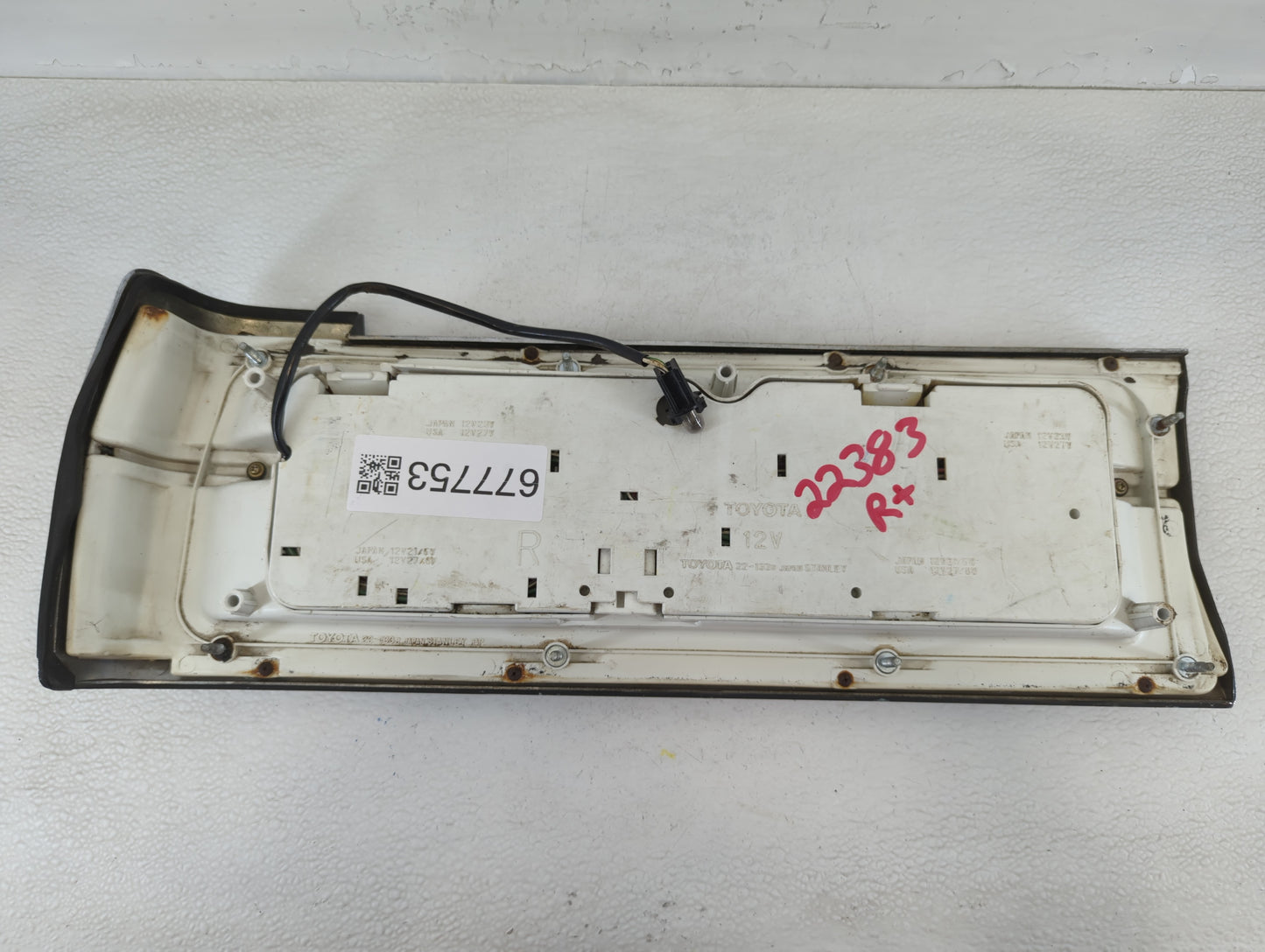 1991 Acura Integra Tail Light Assembly Passenger Right OEM P/N:22-133R Fits OEM Used Auto Parts - Oemusedautoparts1.com