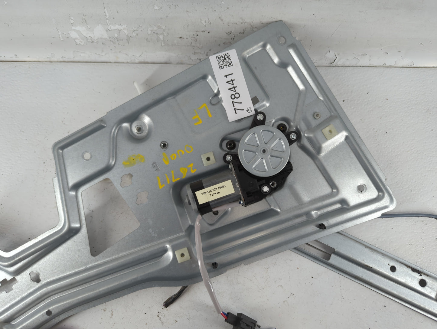 1991 Bmw X1 Passenger Front Right Power Window Motor - Oemusedautoparts1.com