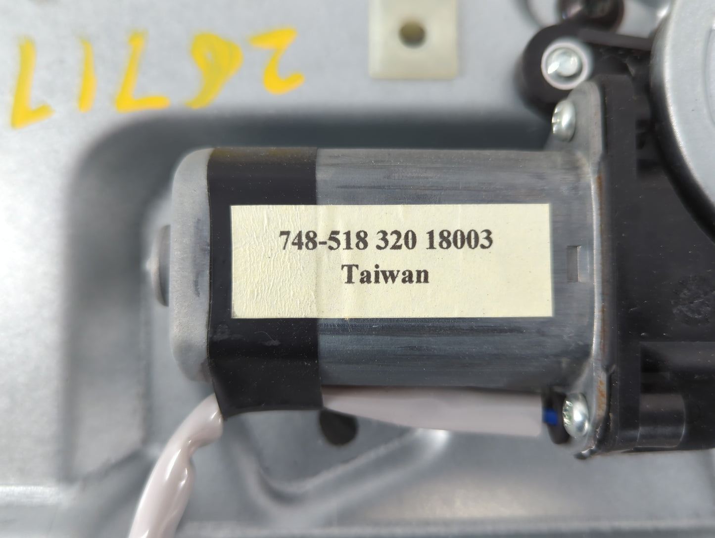 1991 Bmw X1 Passenger Front Right Power Window Motor - Oemusedautoparts1.com