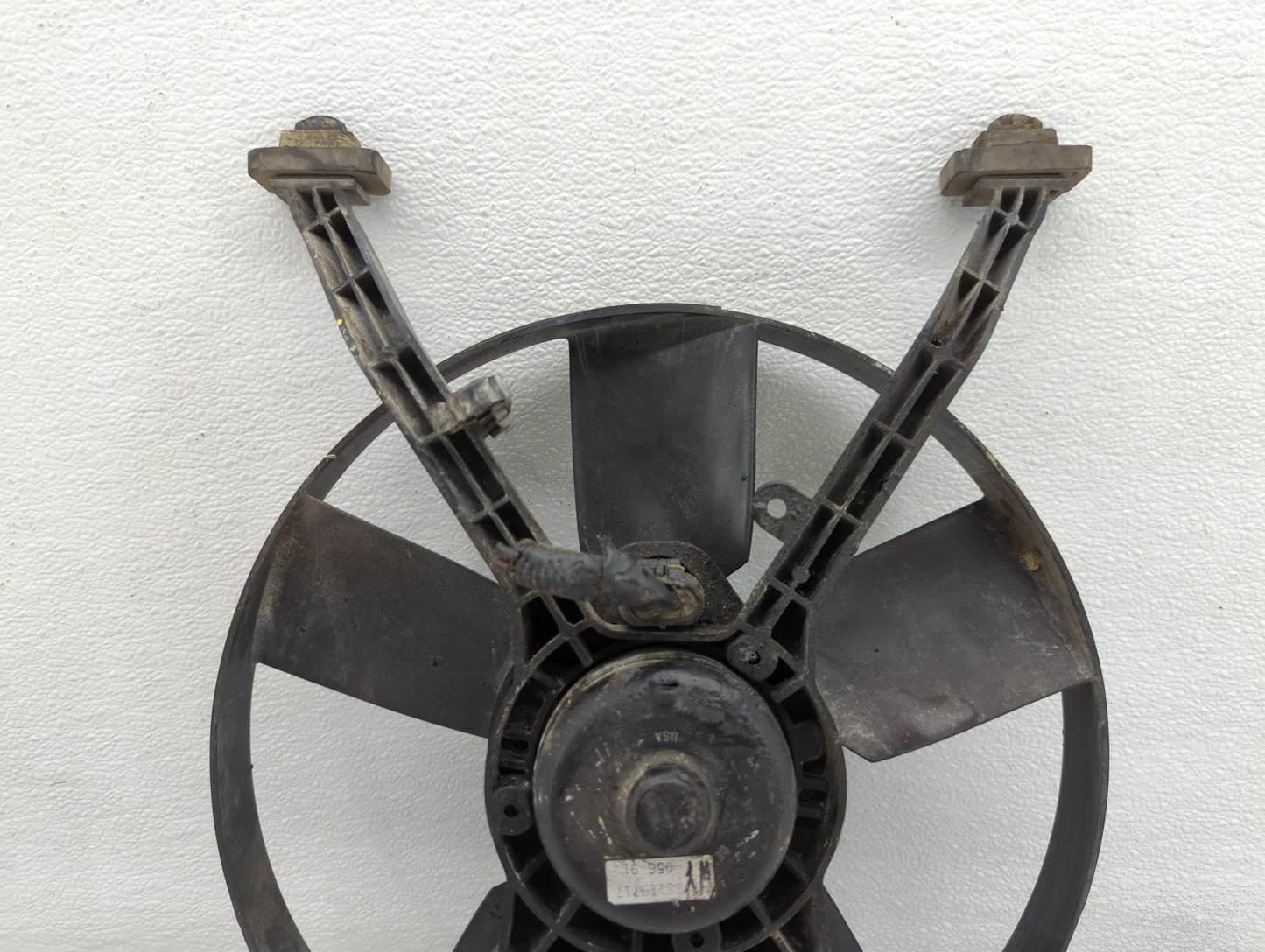 1991 Buick Regal Electric Radiator Cooling Fan Motor Assembly P/N:22119717 056 91 Fits OEM Used Auto Parts - Oemusedautopart