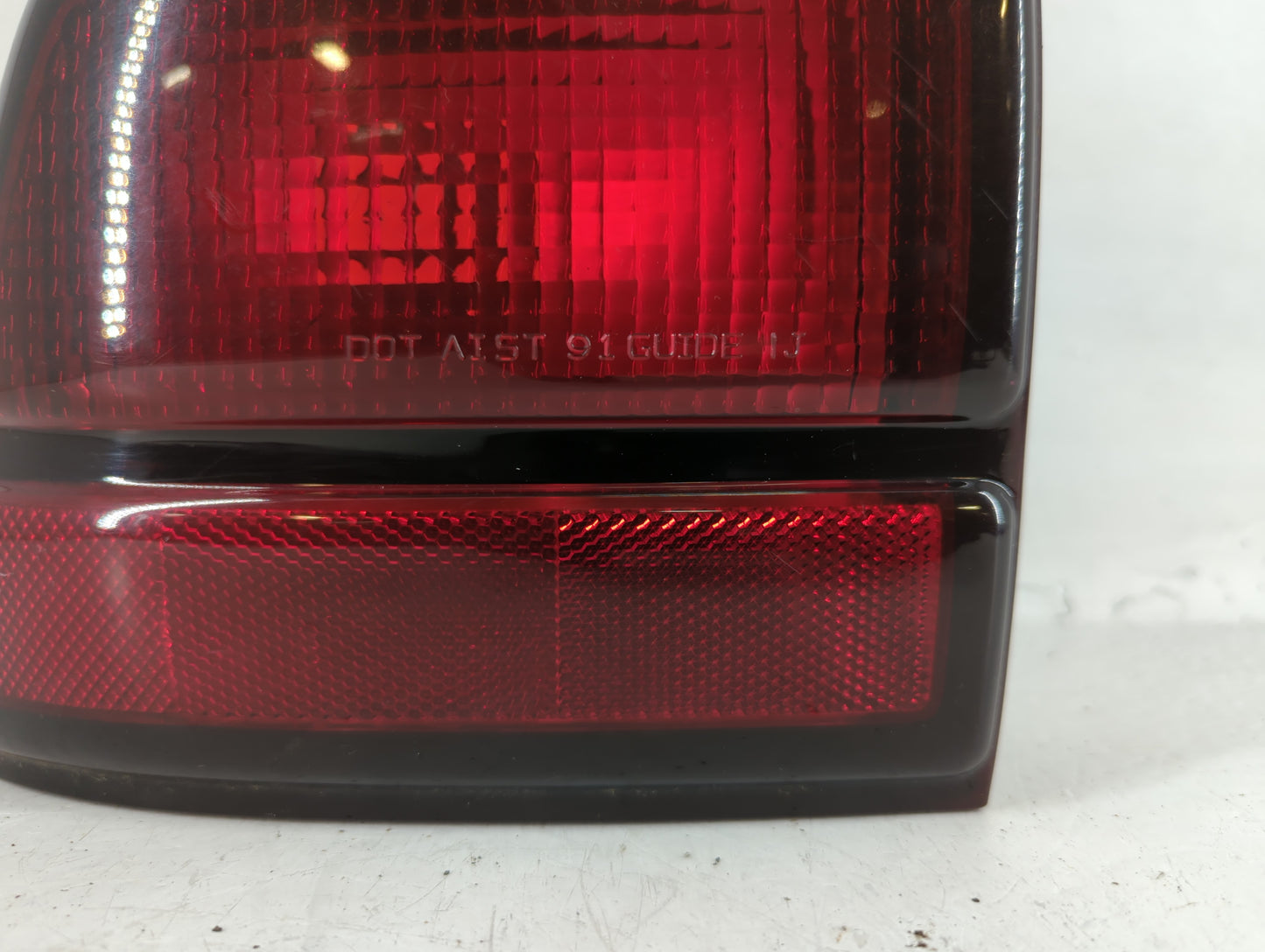 1991 Chevrolet Cavalier Rear Center Lid Brake Light Tail Light P/N:165118571 Fits OEM Used Auto Parts - Oemusedautoparts1.co