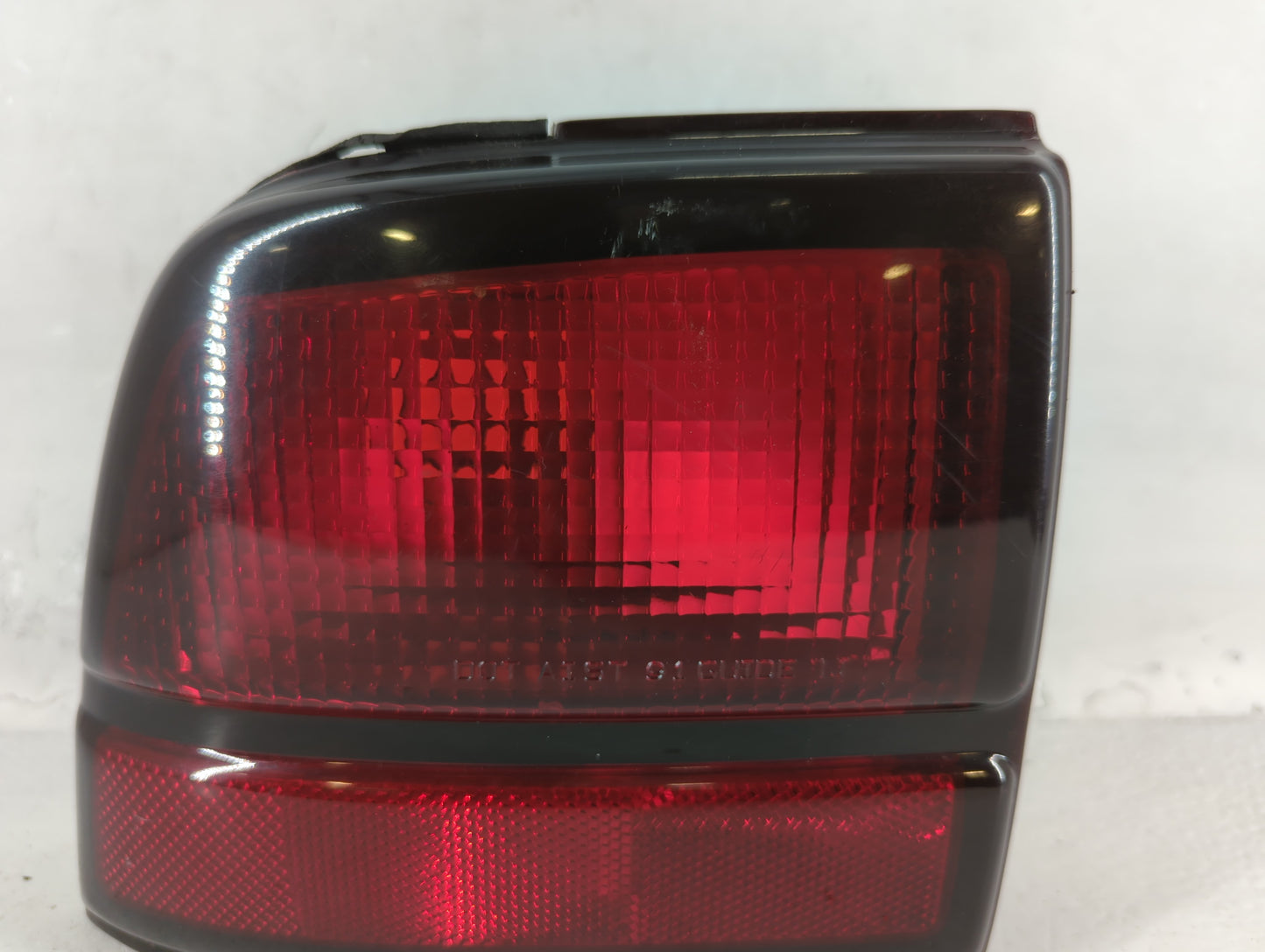 1991 Chevrolet Cavalier Rear Center Lid Brake Light Tail Light P/N:165118571 Fits OEM Used Auto Parts - Oemusedautoparts1.co