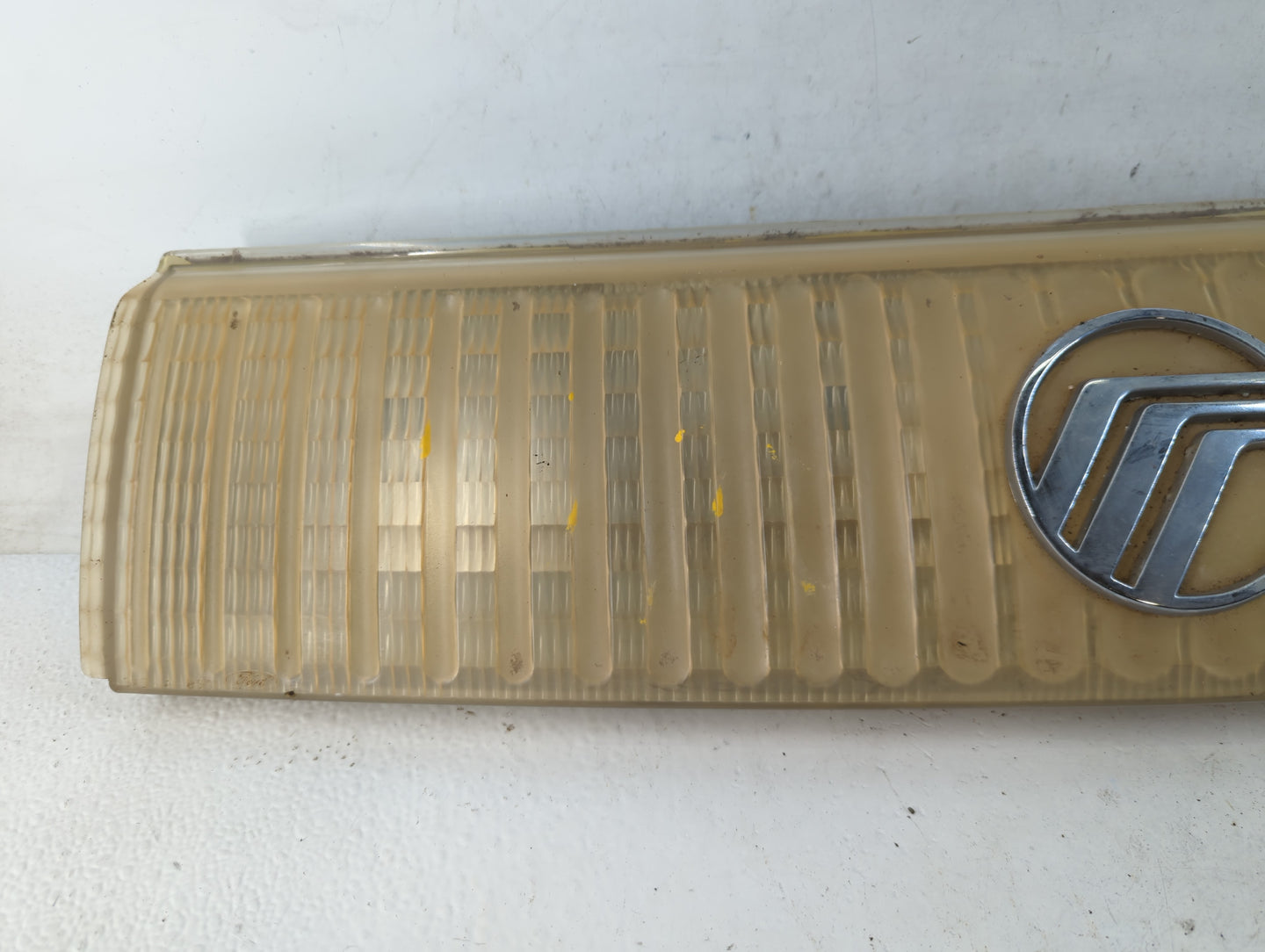 1991 Mercury Sable Front Grille Bumper Not Included - Oemusedautoparts1.com