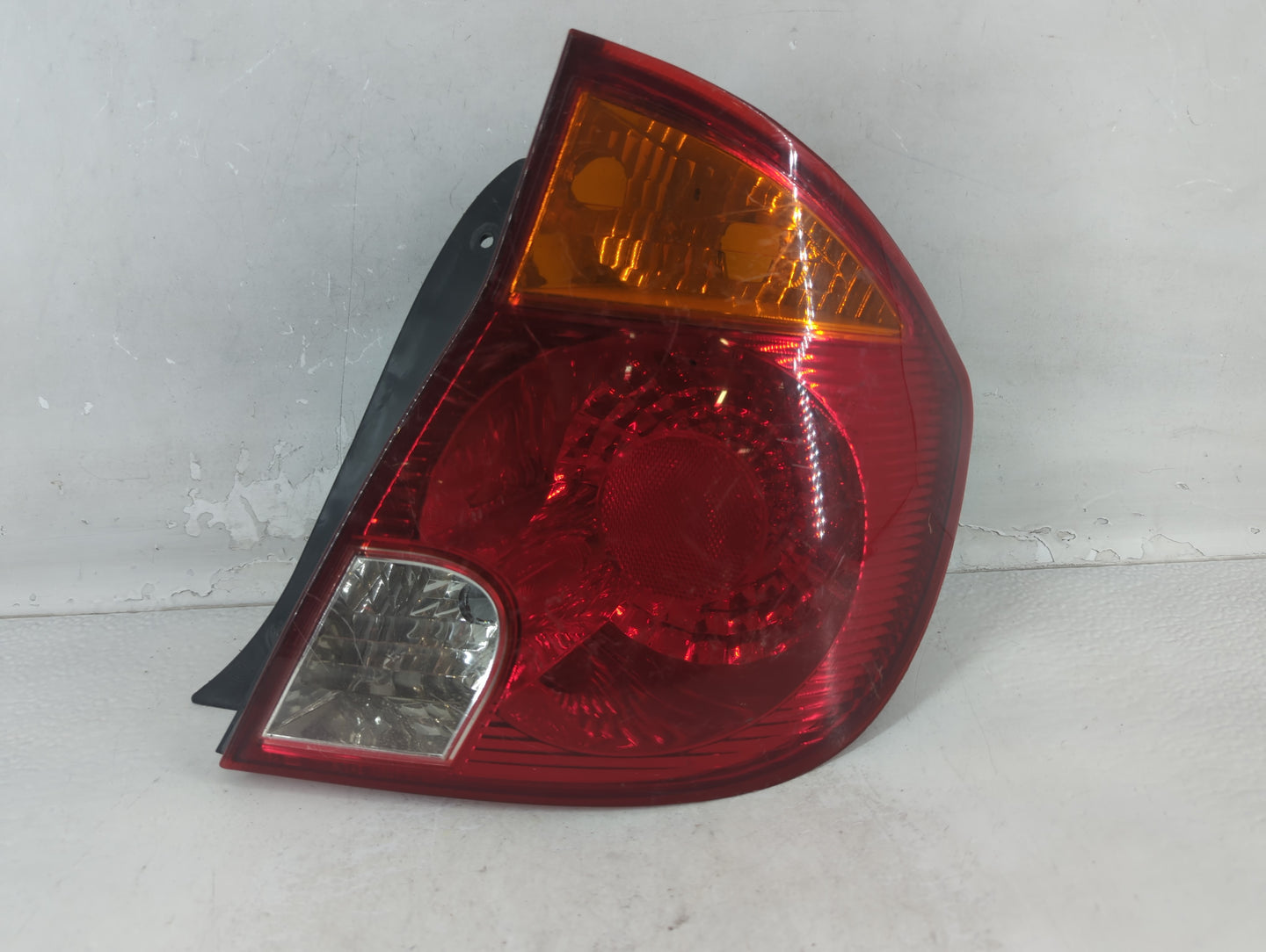 1987-1995 Nissan Pathfinder Tail Light Assembly Passenger Right OEM P/N:92402-257 Fits OEM Used Auto Parts - Oemusedautopart