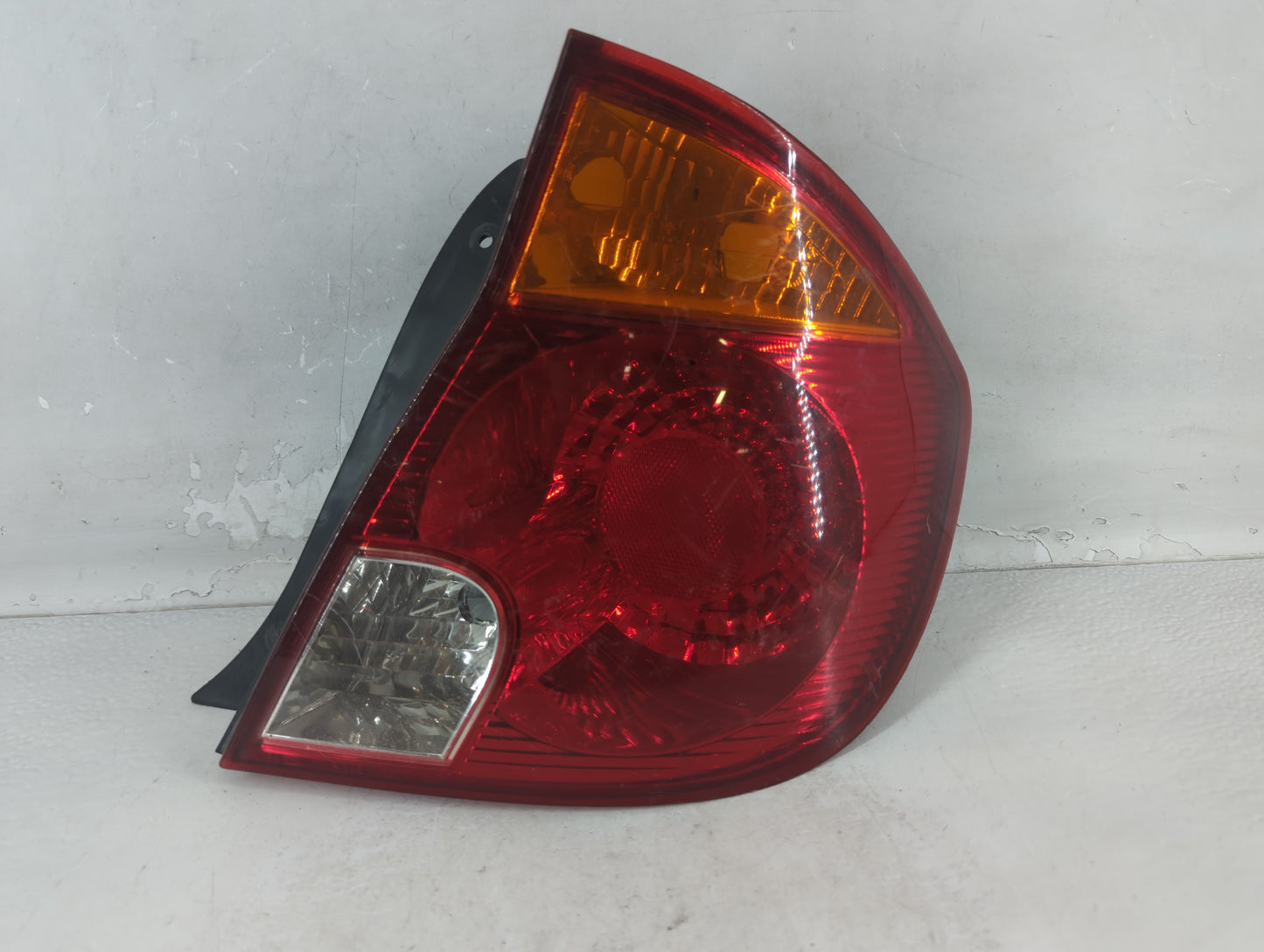 1987-1995 Nissan Pathfinder Tail Light Assembly Passenger Right OEM P/N:92402-257 Fits OEM Used Auto Parts - Oemusedautopart