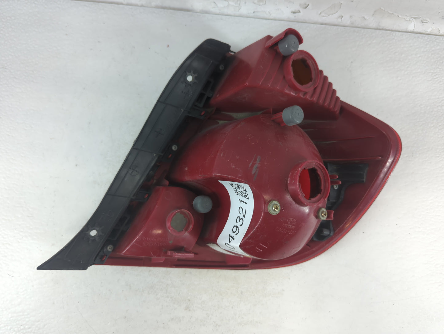 1987-1995 Nissan Pathfinder Tail Light Assembly Driver Left OEM P/N:92401-257 Fits OEM Used Auto Parts - Oemusedautoparts1.c