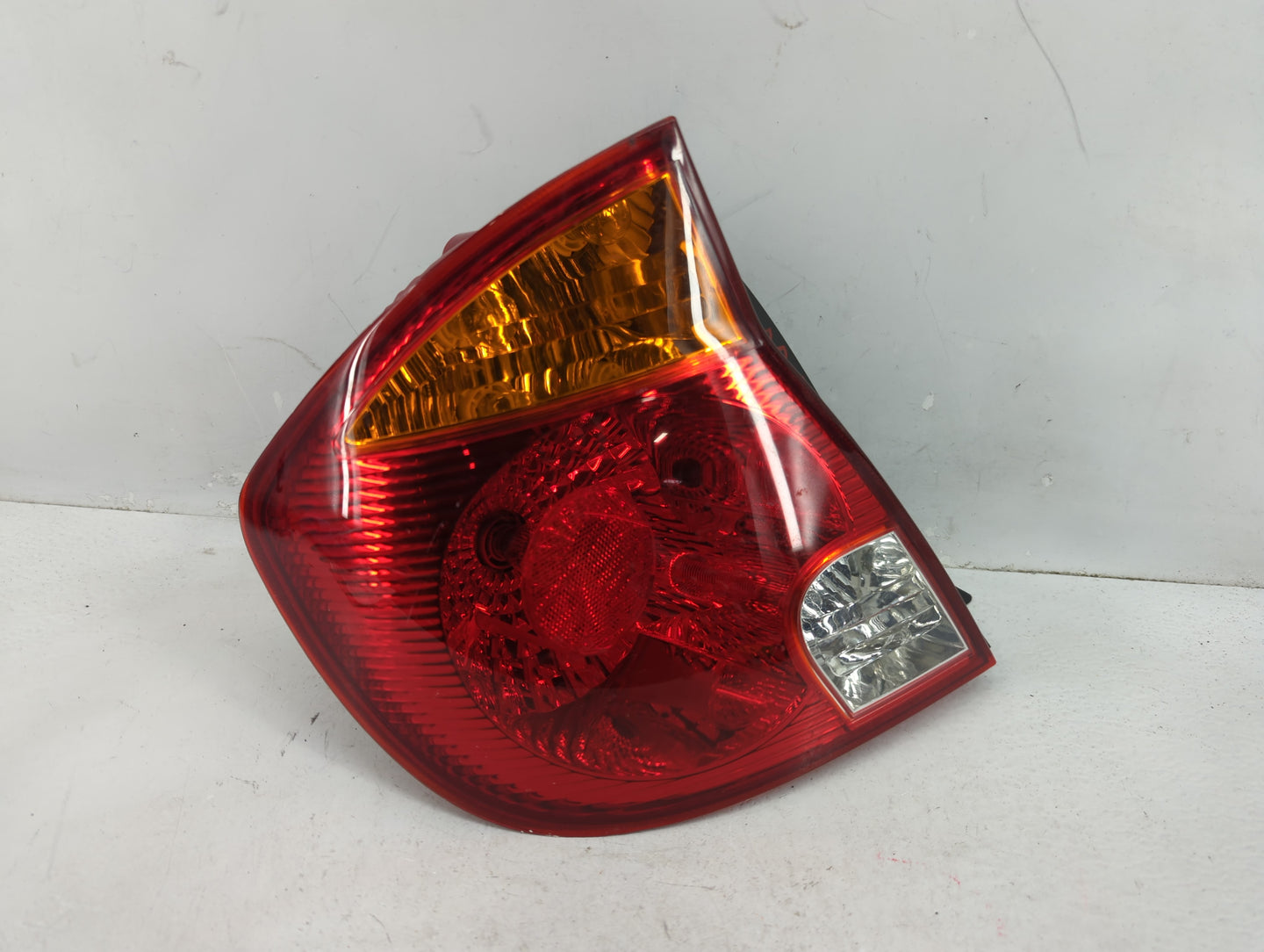 1987-1995 Nissan Pathfinder Tail Light Assembly Driver Left OEM P/N:92401-257 Fits OEM Used Auto Parts - Oemusedautoparts1.c