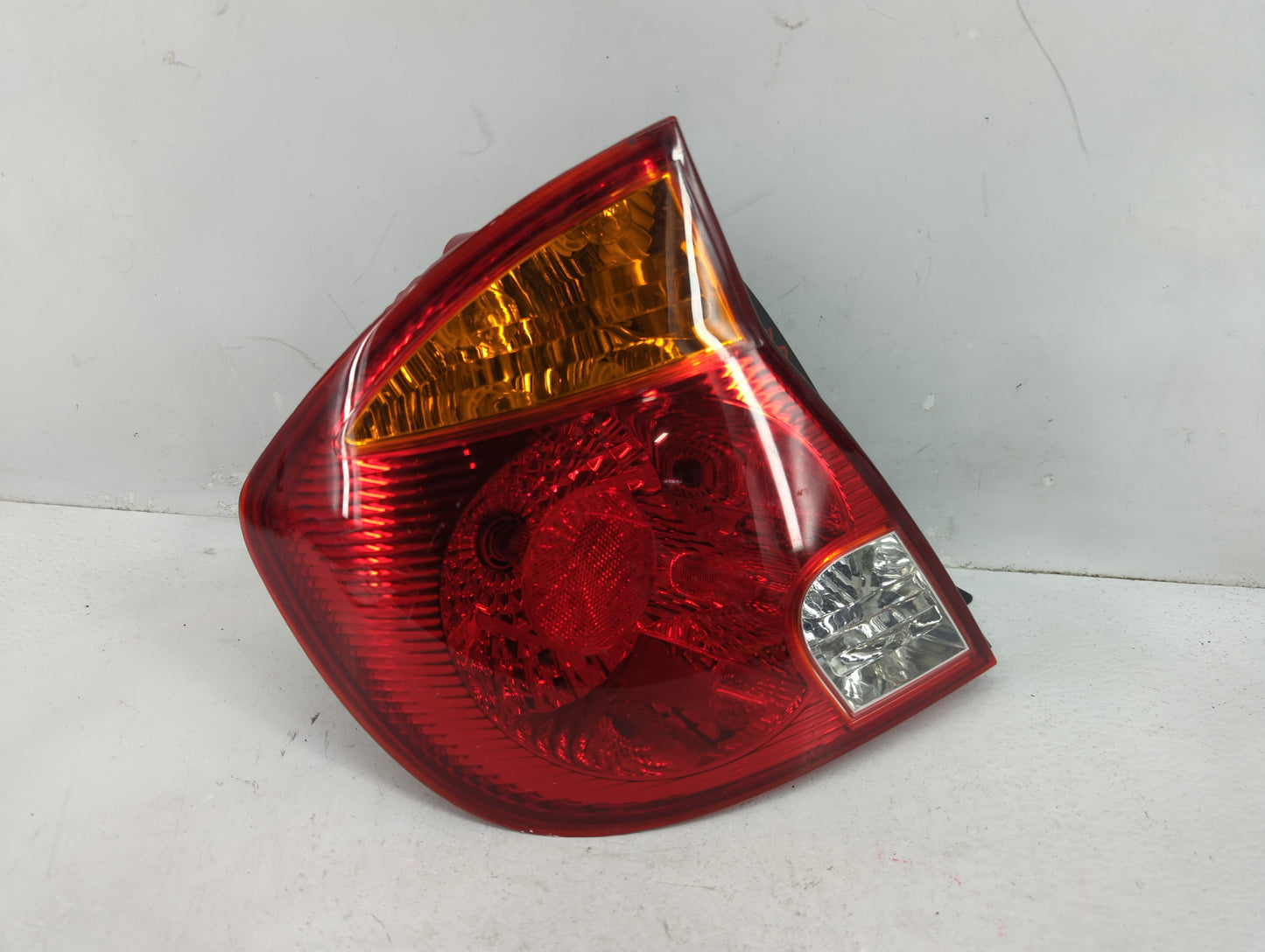 1987-1995 Nissan Pathfinder Tail Light Assembly Driver Left OEM P/N:92401-257 Fits OEM Used Auto Parts - Oemusedautoparts1.c