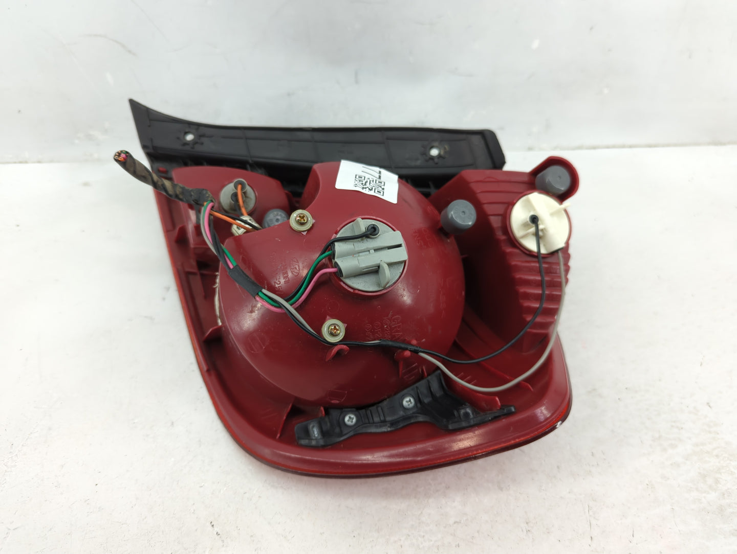 1987-1995 Nissan Pathfinder Tail Light Assembly Driver Left OEM P/N:92401-257 Fits OEM Used Auto Parts - Oemusedautoparts1.c