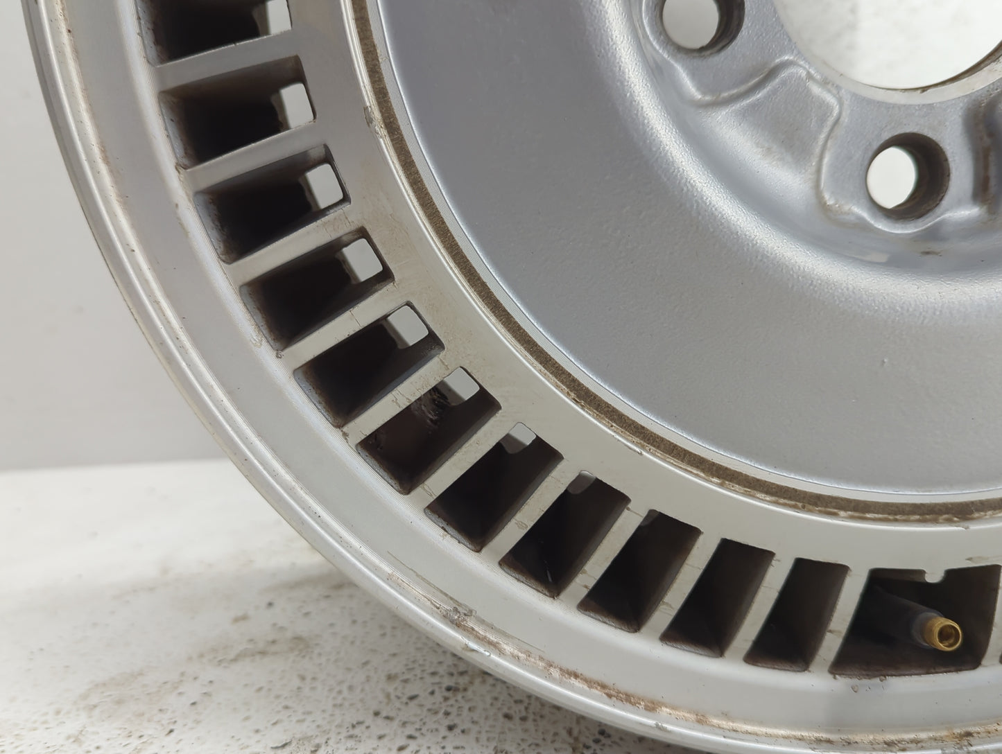 1991-1996 Buick Park Avenue Oem Wheel Rim Silver - Oemusedautoparts1.com