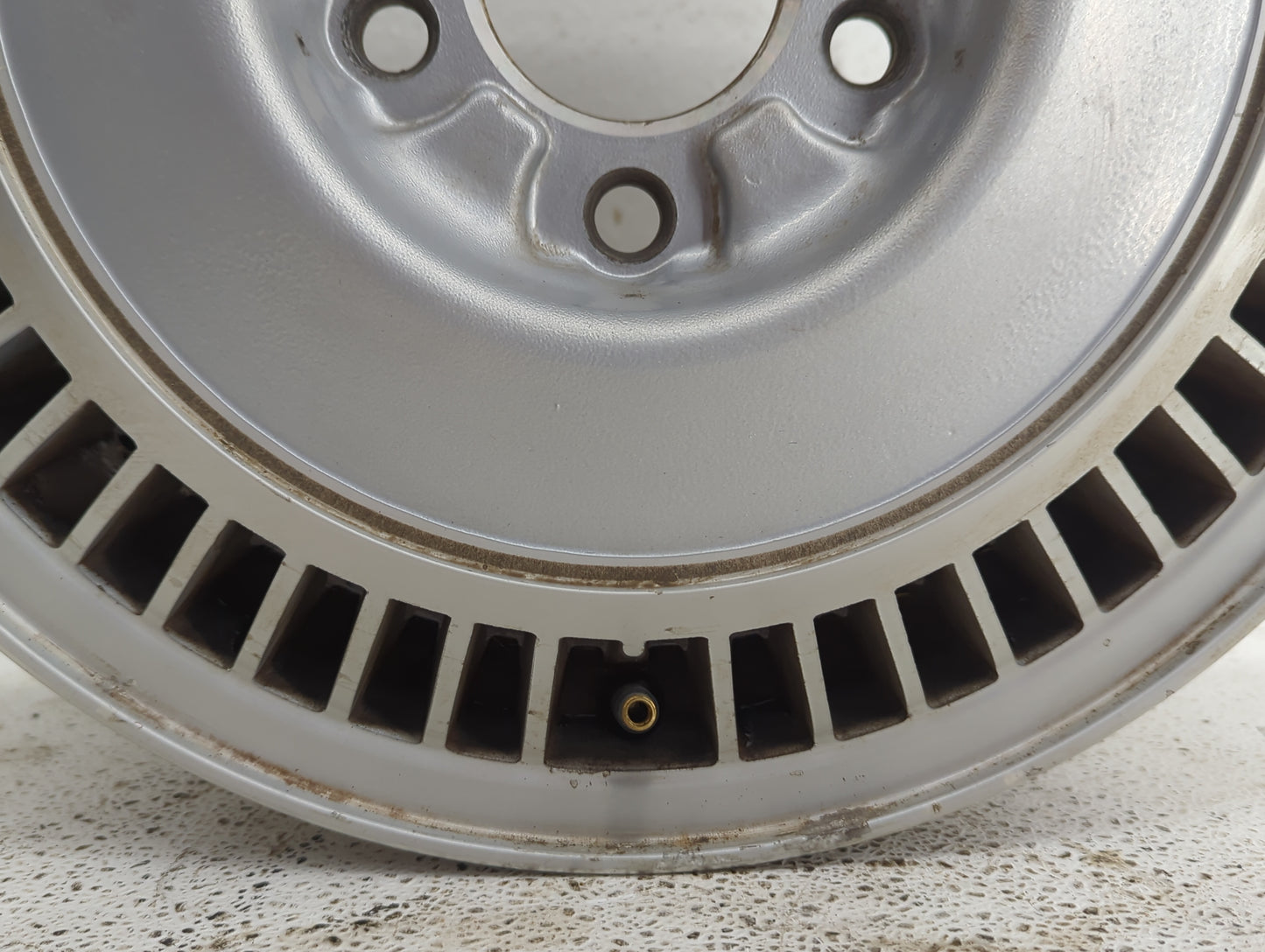 1991-1996 Buick Park Avenue Oem Wheel Rim Silver - Oemusedautoparts1.com