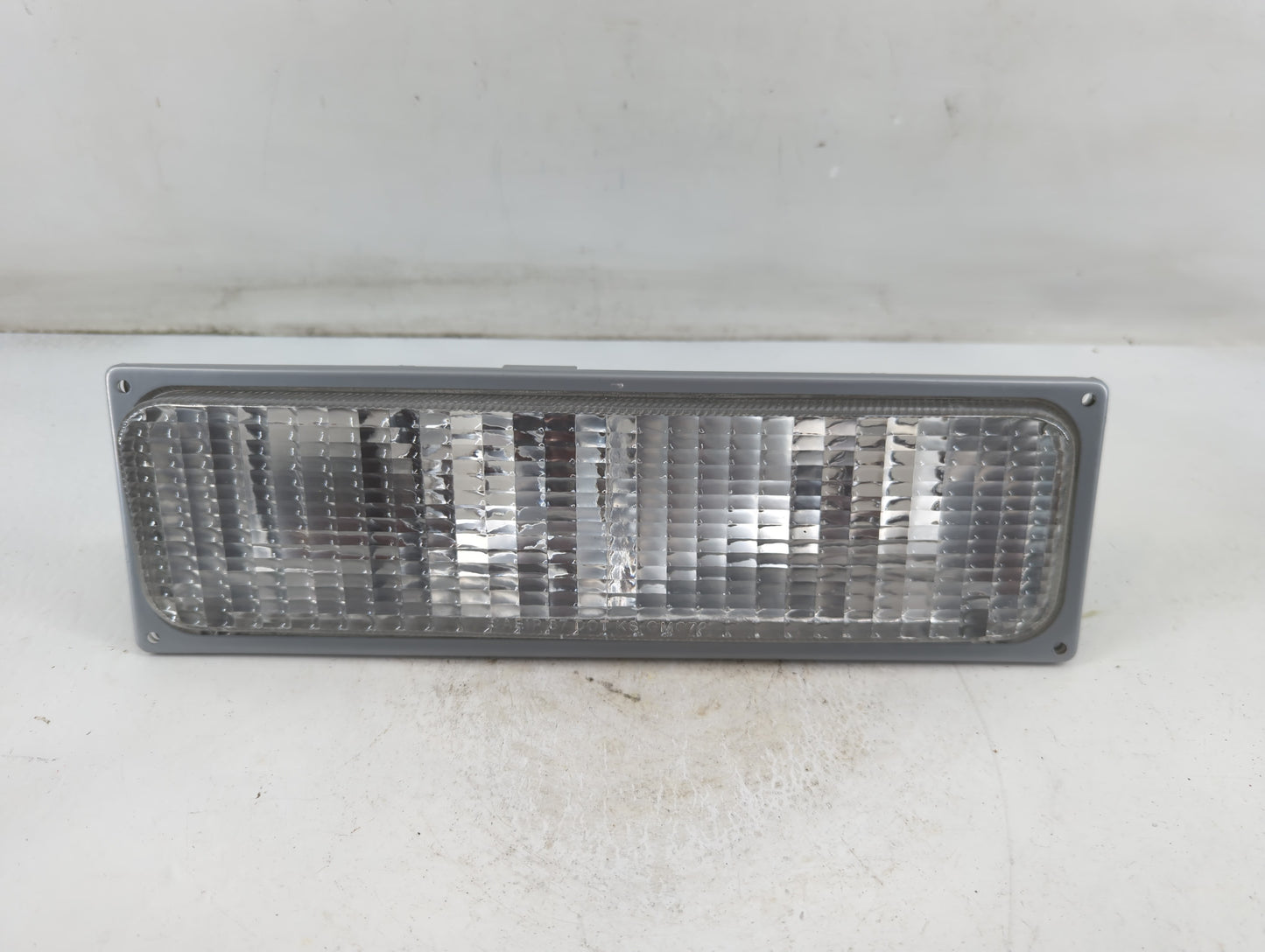 1992 Chevrolet Suburban 1500 Driver Left Oem Fog Light Lamp - Oemusedautoparts1.com
