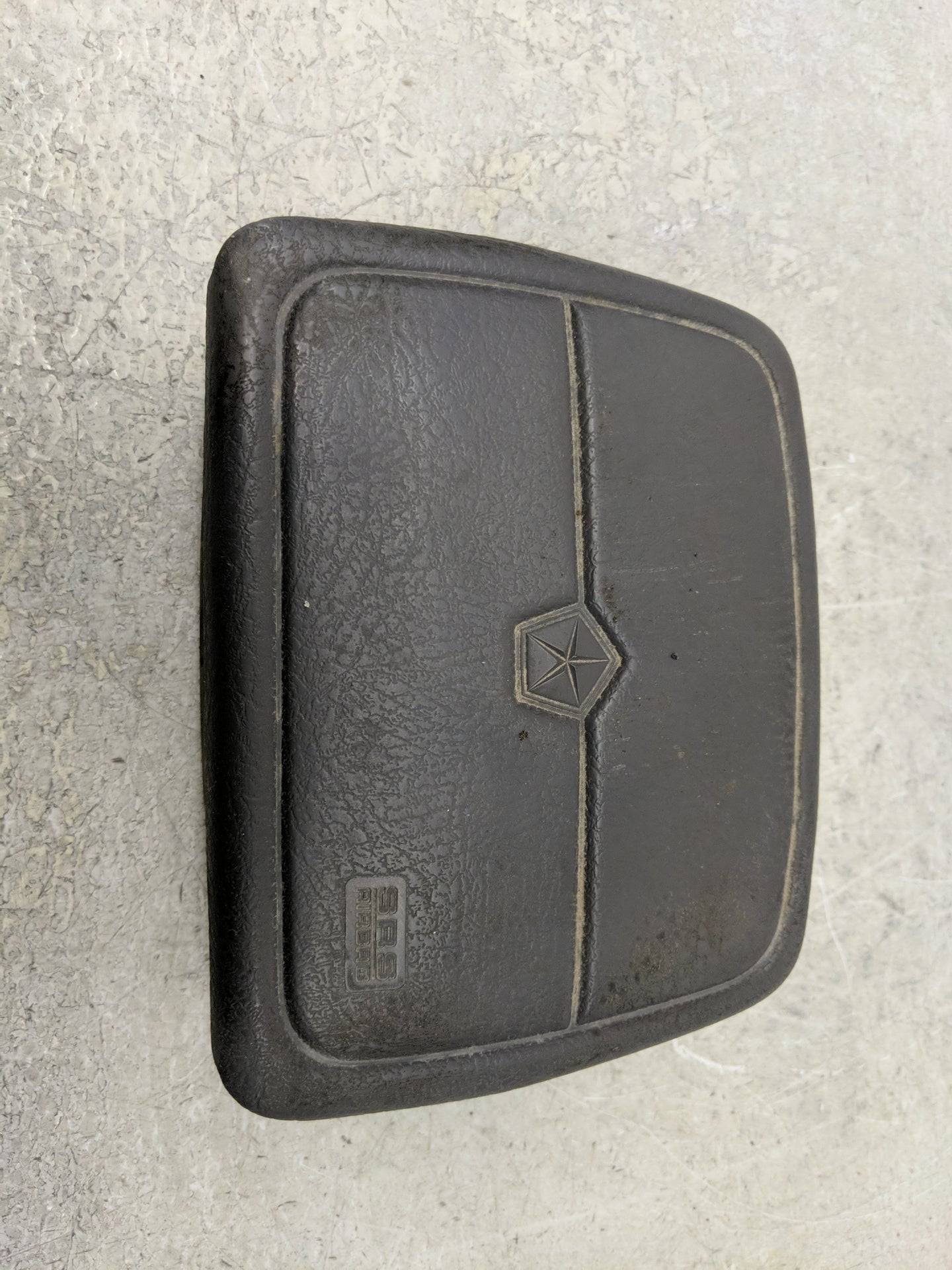 1992 Chrysler Imperial Air Bag Driver Left Steering Wheel Mounted Fits OEM Used Auto Parts - Oemusedautoparts1.com