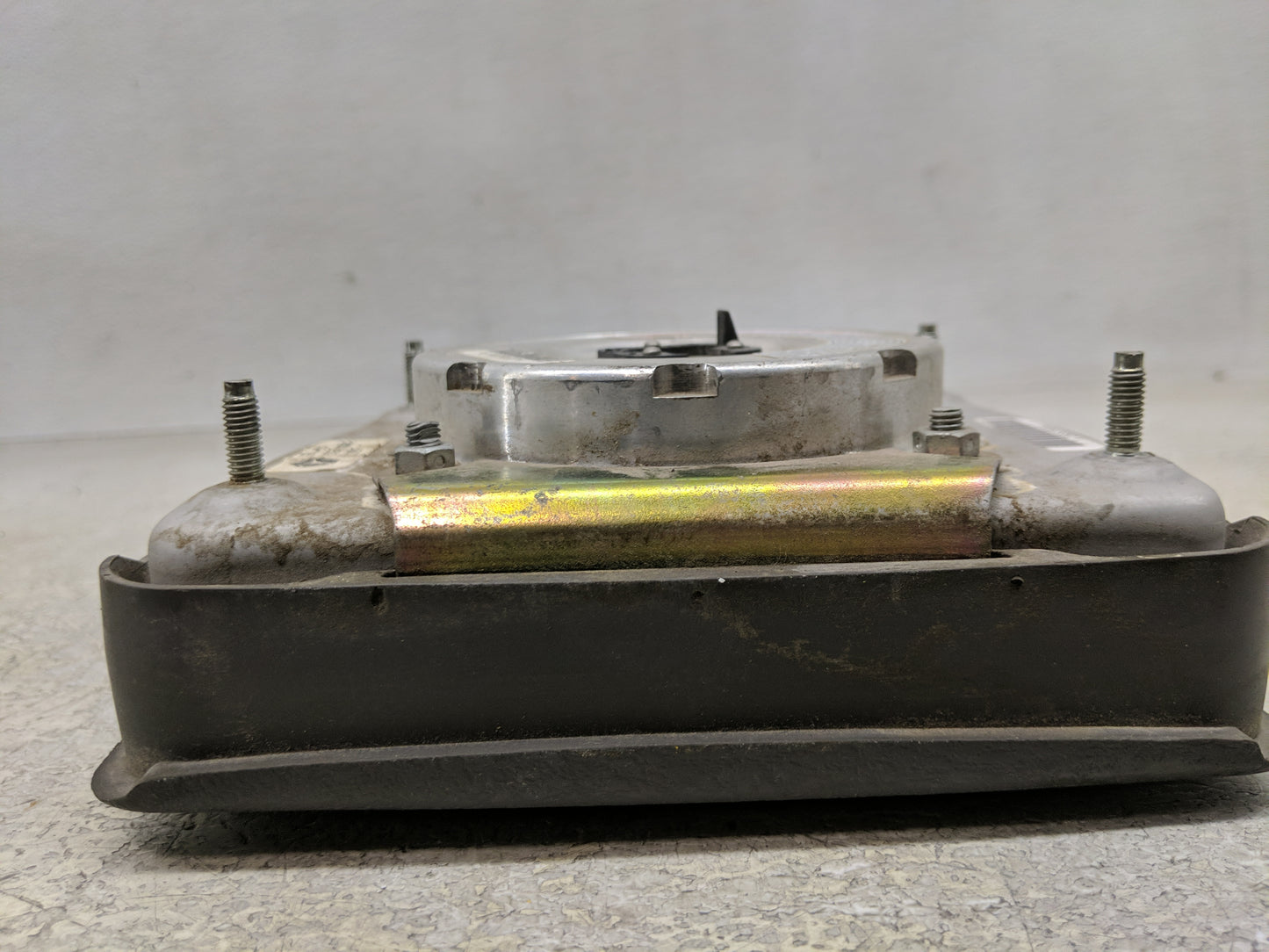 1992 Chrysler Imperial Air Bag Driver Left Steering Wheel Mounted Fits OEM Used Auto Parts - Oemusedautoparts1.com