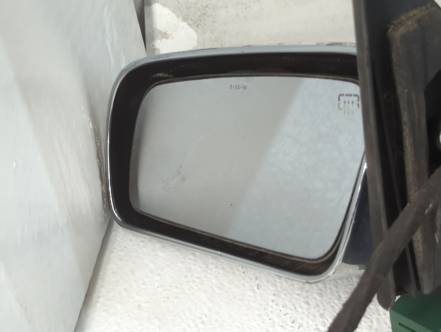 1992 Chrysler Imperial Driver Side View Mirror - Left Door Mirror OEM Used - Oemusedautoparts1.com