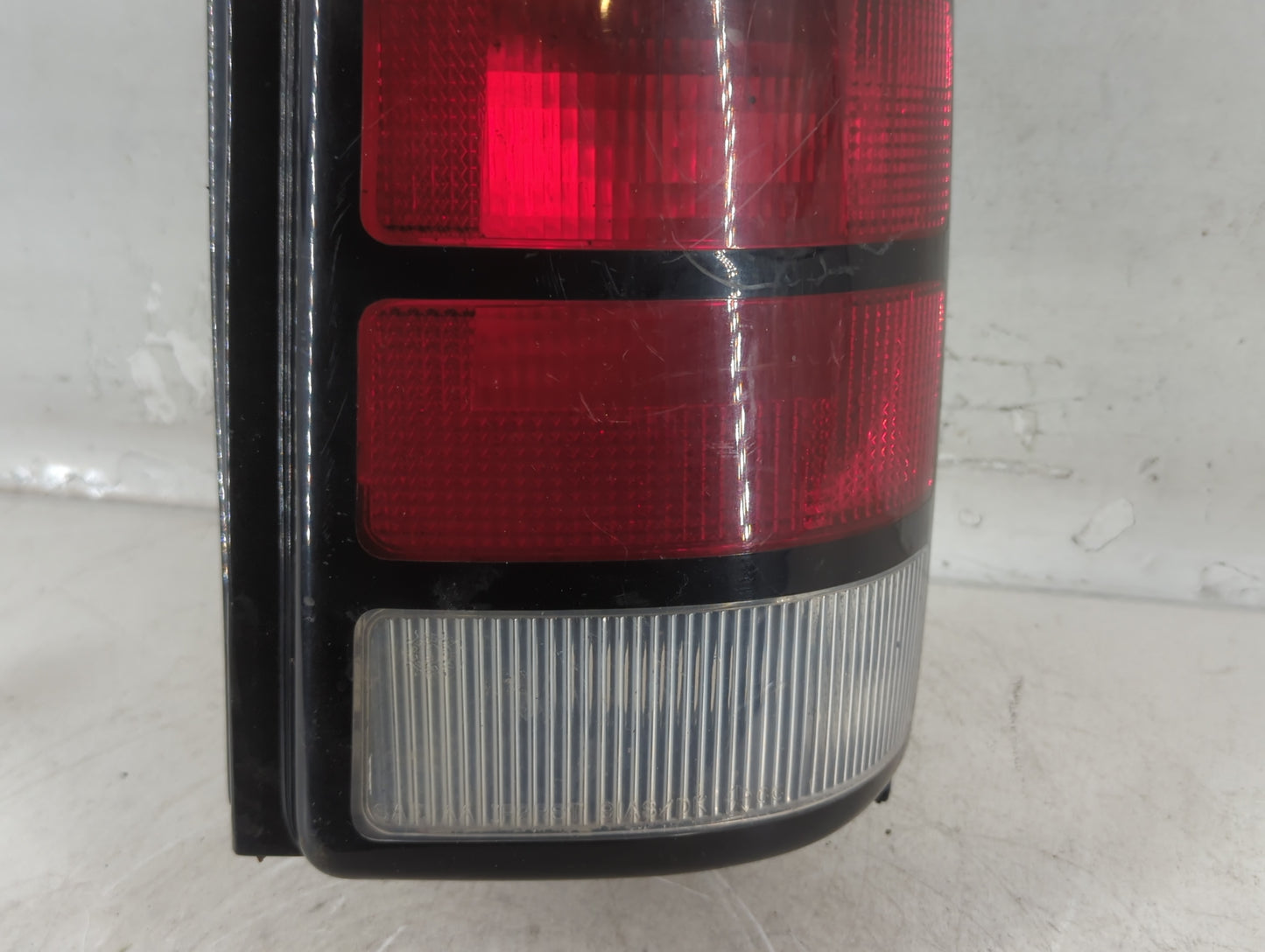1992 Dodge Grand Caravan Tail Light Assembly Driver Left OEM P/N:1911011-13 55062, 4399724 Fits OEM Used Auto Parts - Oemuse