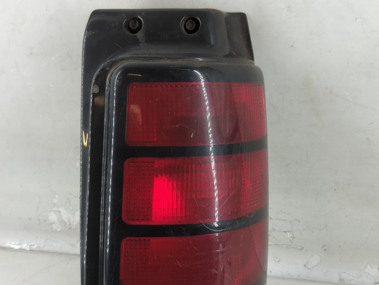 1992 Dodge Grand Caravan Tail Light Assembly Driver Left OEM P/N:1911011-13 55062, 4399724 Fits OEM Used Auto Parts - Oemuse