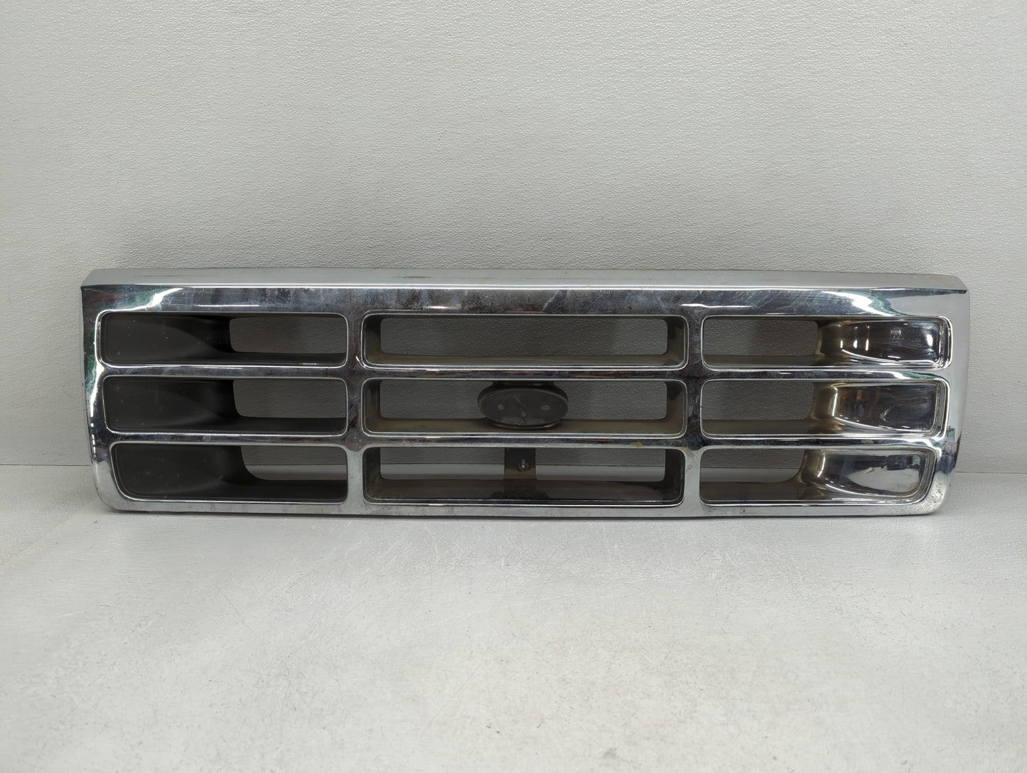 1992-1996 Ford F-150 Front Grille Bumper Not Included - Oemusedautoparts1.com