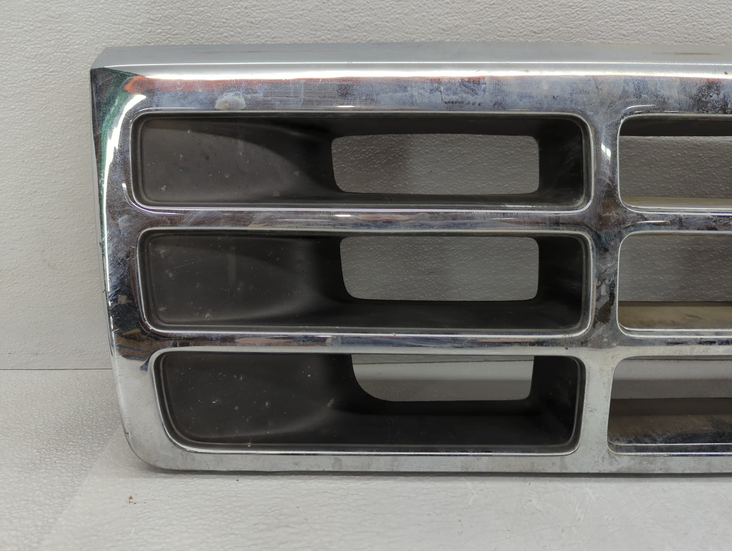 1992-1996 Ford F-150 Front Grille Bumper Not Included - Oemusedautoparts1.com