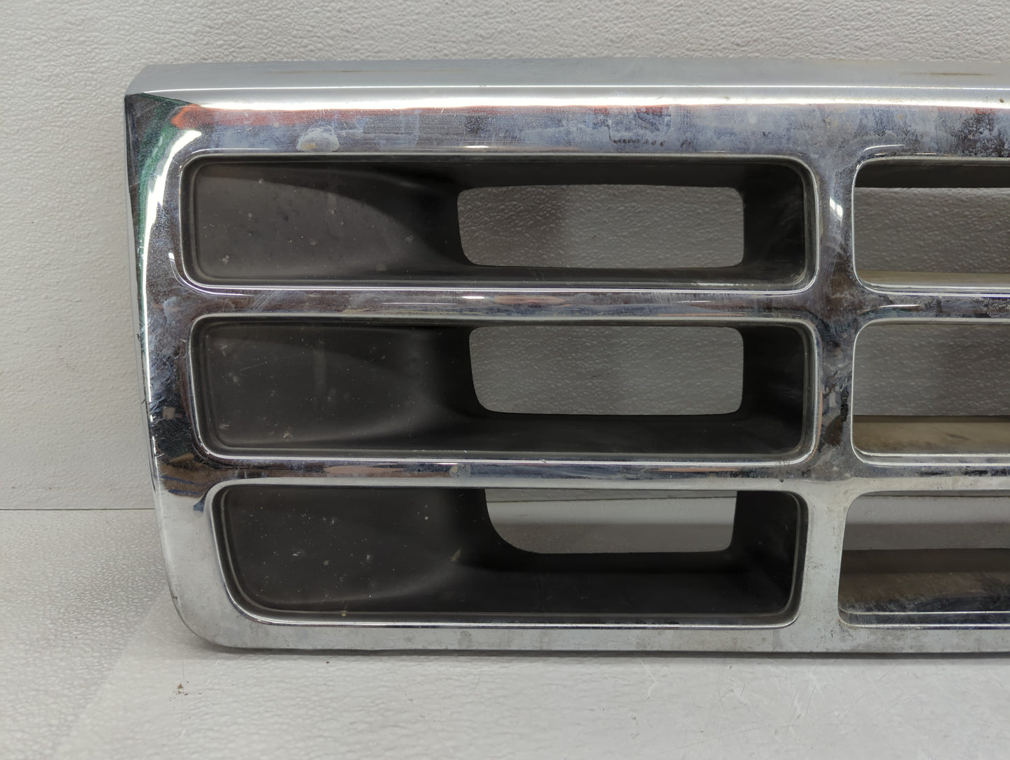 1992-1996 Ford F-150 Front Grille Bumper Not Included - Oemusedautoparts1.com