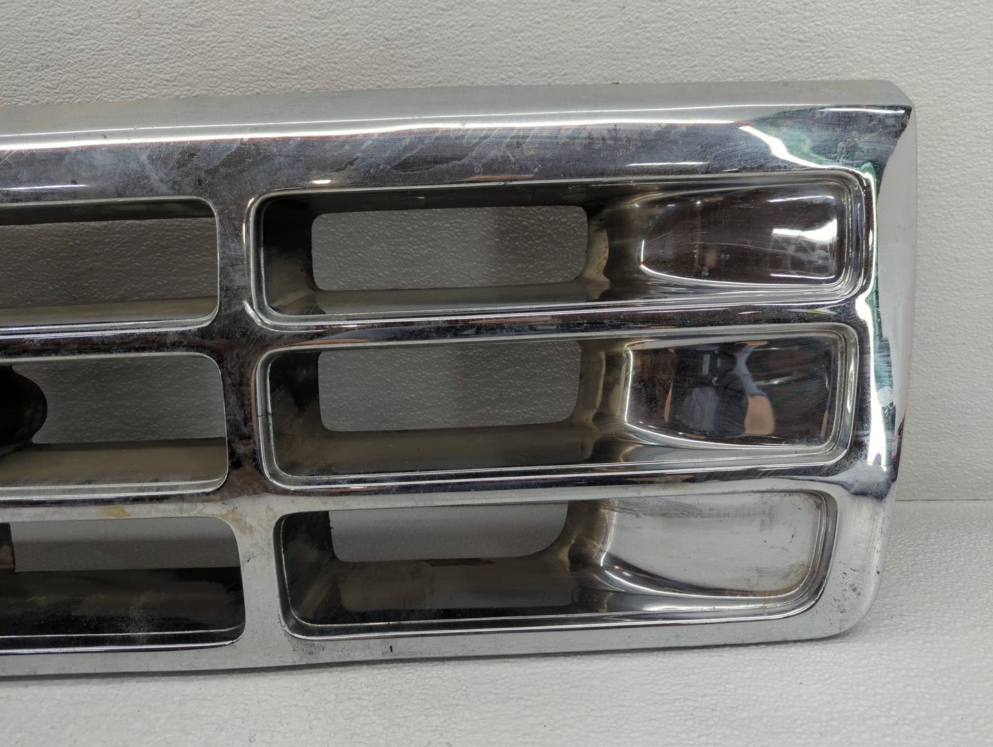 1992-1996 Ford F-150 Front Grille Bumper Not Included - Oemusedautoparts1.com