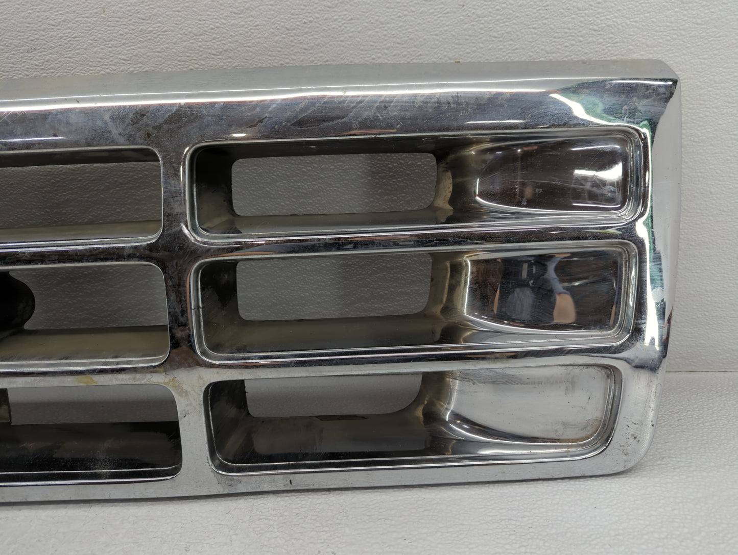 1992-1996 Ford F-150 Front Grille Bumper Not Included - Oemusedautoparts1.com