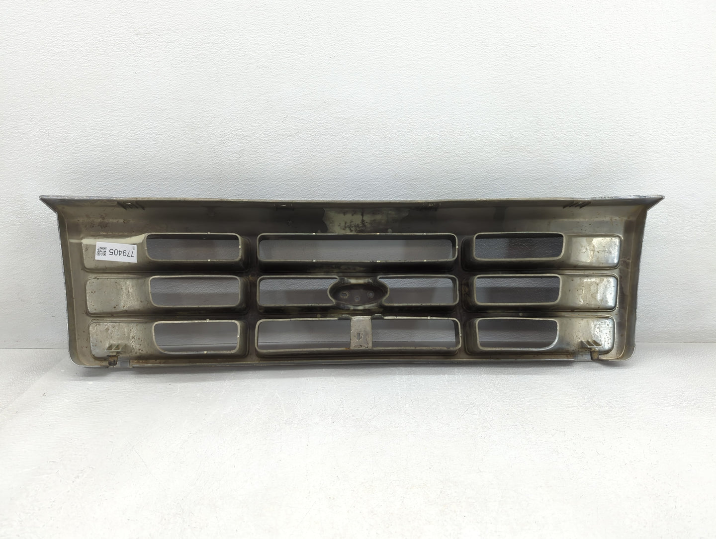 1992-1996 Ford F-150 Front Grille Bumper Not Included - Oemusedautoparts1.com
