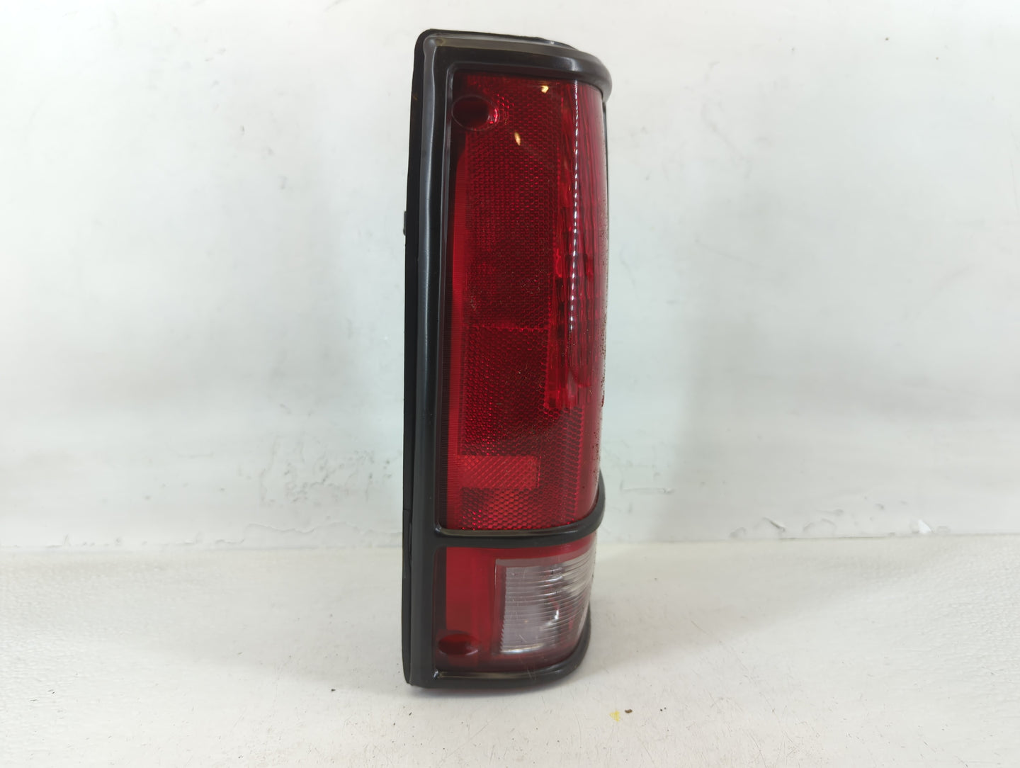 1992 Gmc Typhoon Tail Light Assembly Driver Left OEM P/N:16501483 Fits OEM Used Auto Parts - Oemusedautoparts1.com