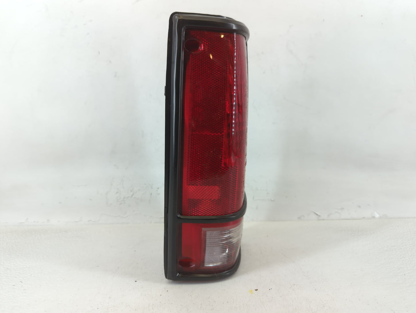1992 Gmc Typhoon Tail Light Assembly Driver Left OEM P/N:16501483 Fits OEM Used Auto Parts - Oemusedautoparts1.com