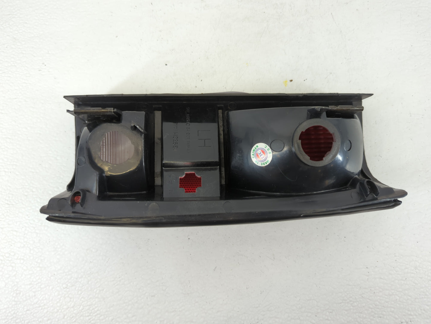 1992 Gmc Typhoon Tail Light Assembly Driver Left OEM P/N:16501483 Fits OEM Used Auto Parts - Oemusedautoparts1.com