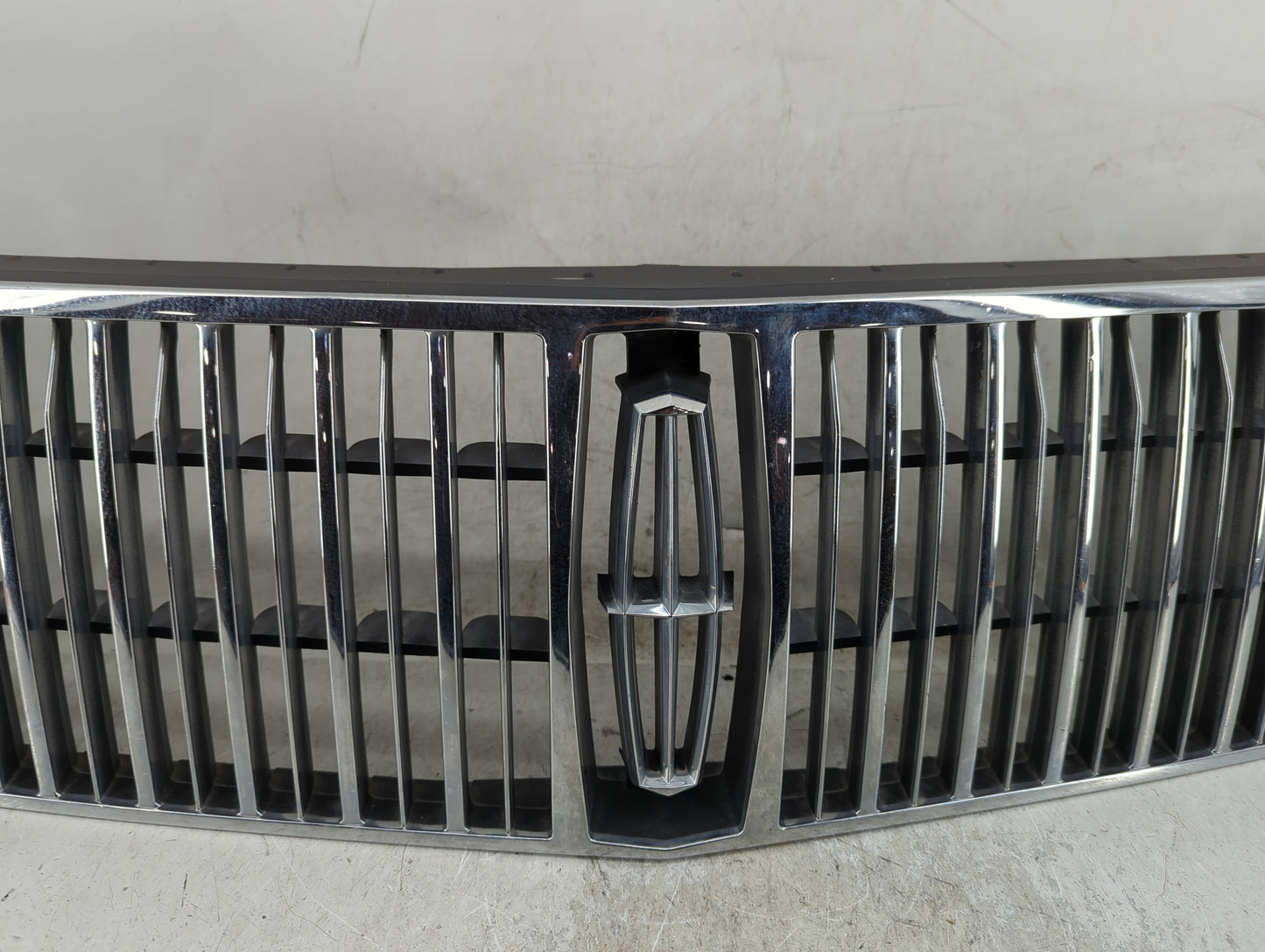 1992 Lincoln Lincoln Continental Front Bumper Grille - Oemusedautoparts1.com