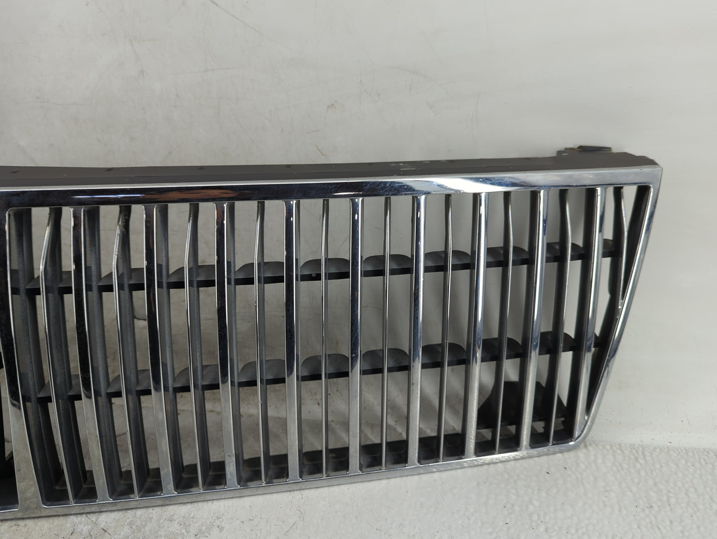 1992 Lincoln Lincoln Continental Front Bumper Grille - Oemusedautoparts1.com