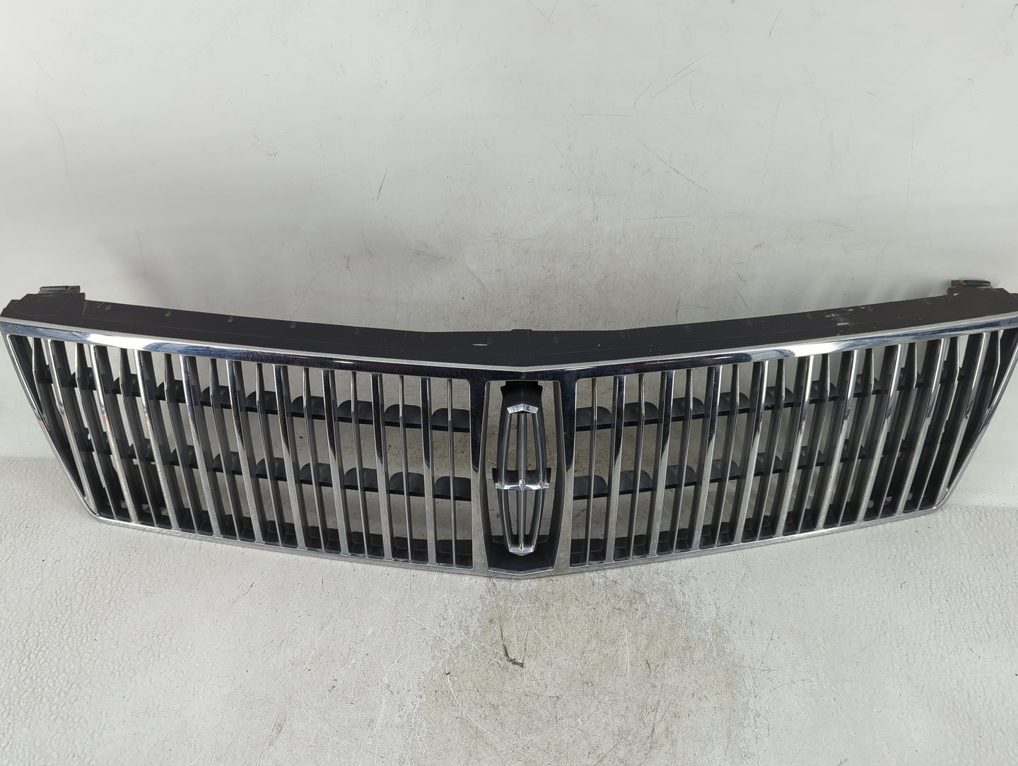 1992 Lincoln Lincoln Continental Front Bumper Grille - Oemusedautoparts1.com