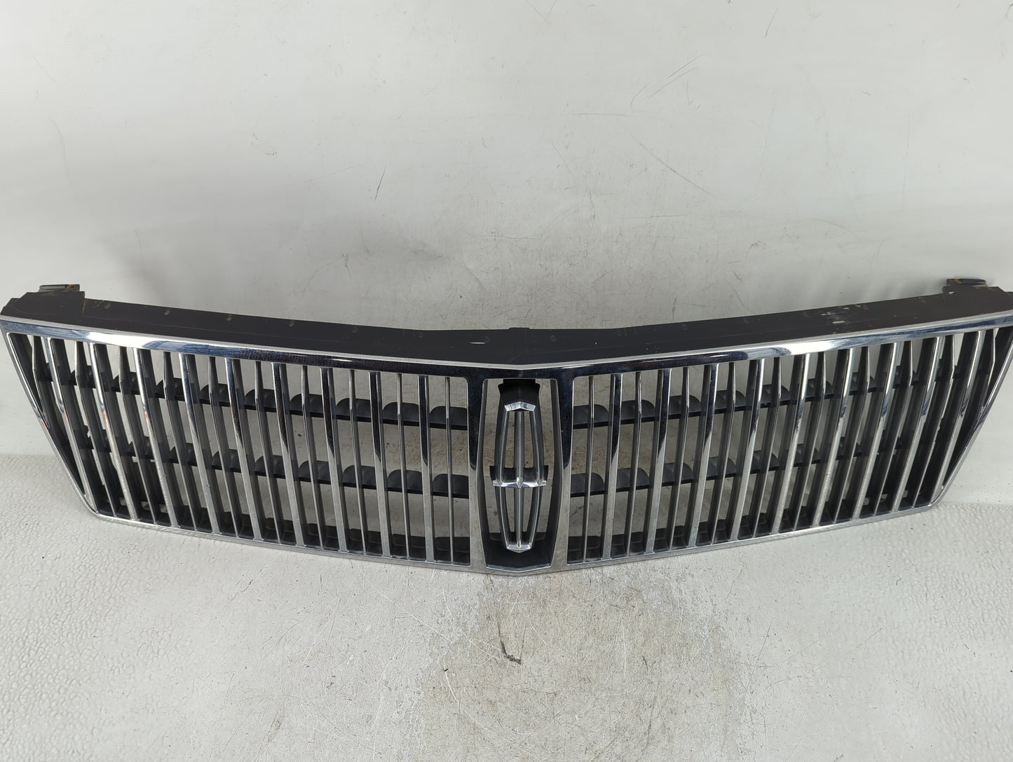 1992 Lincoln Lincoln Continental Front Bumper Grille - Oemusedautoparts1.com