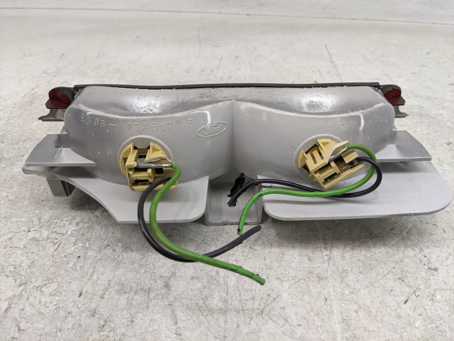 1992 Lincoln Lincoln Continental Rear Center Lid Brake Light Tail Light Fits OEM Used Auto Parts - Oemusedautoparts1.com