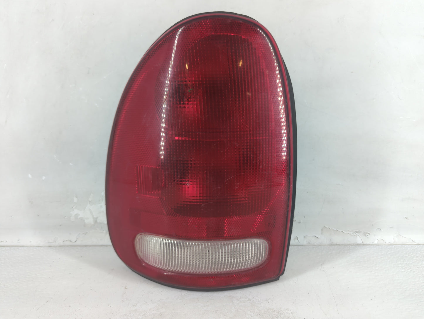 1992 Mitsubishi Diamante Tail Light Assembly Driver Left OEM P/N:4576363 Fits OEM Used Auto Parts - Oemusedautoparts1.com
