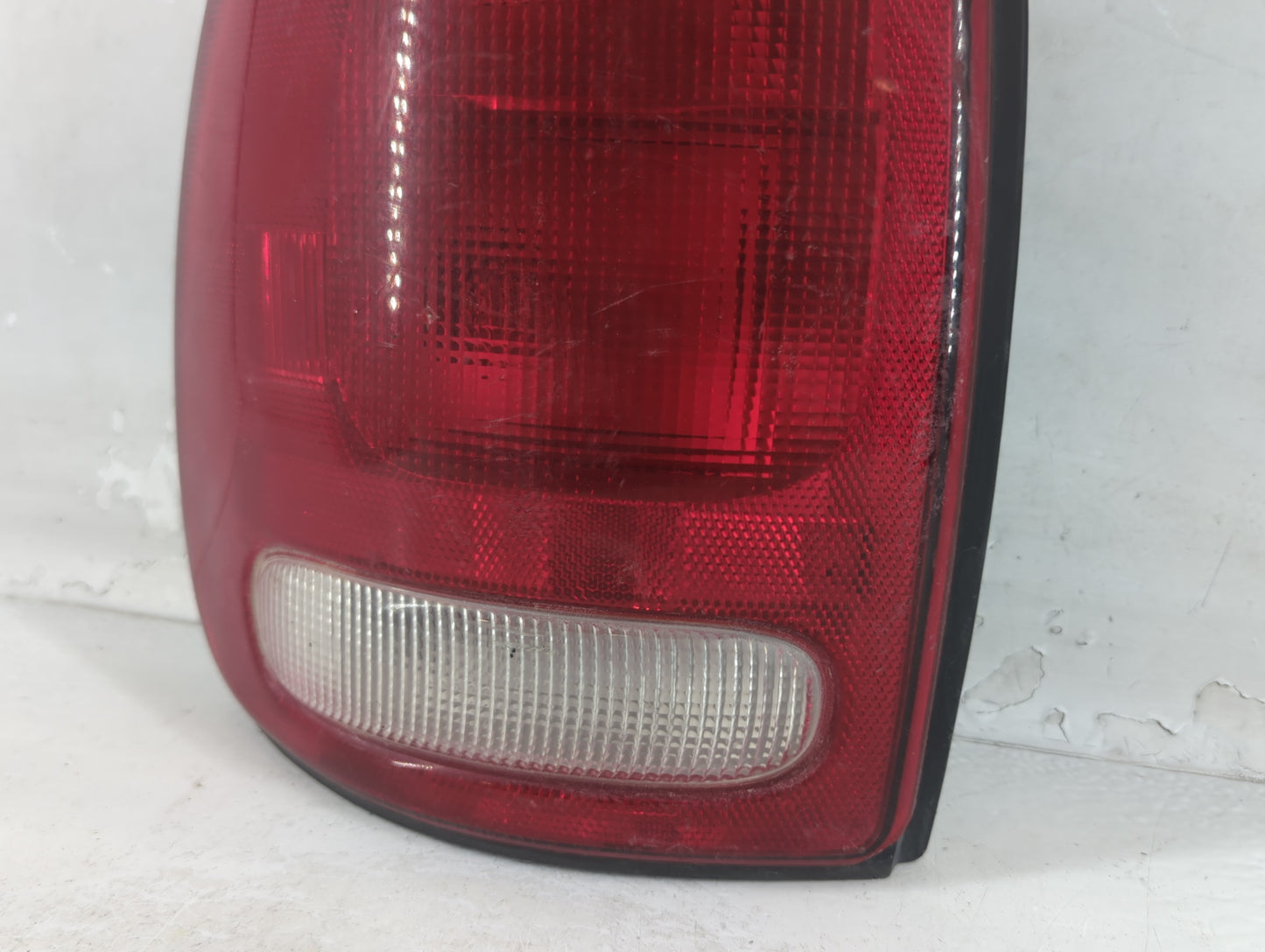 1992 Mitsubishi Diamante Tail Light Assembly Driver Left OEM P/N:4576363 Fits OEM Used Auto Parts - Oemusedautoparts1.com