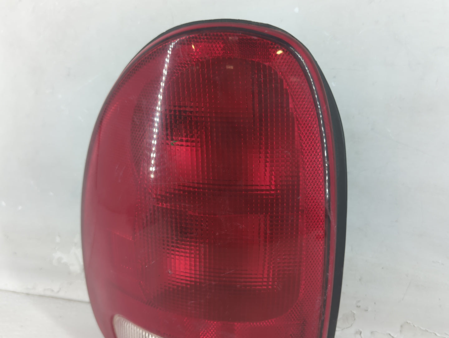 1992 Mitsubishi Diamante Tail Light Assembly Driver Left OEM P/N:4576363 Fits OEM Used Auto Parts - Oemusedautoparts1.com