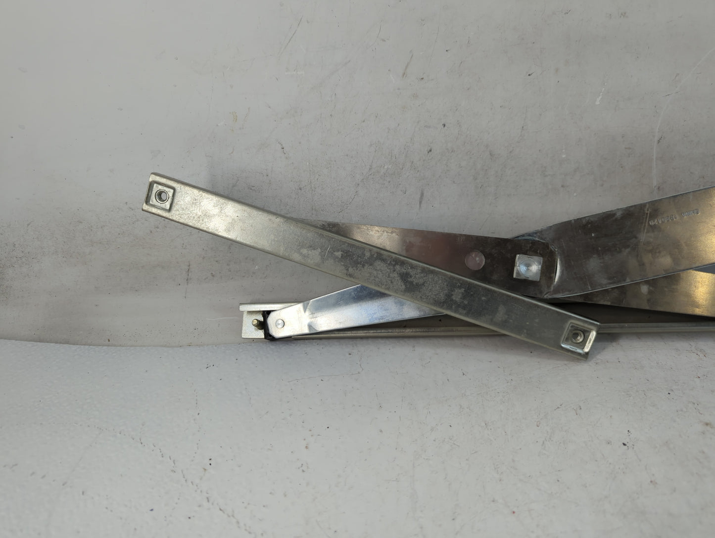 1992-1998 Pontiac Grand Am Driver Left Front Window Regulator - Oemusedautoparts1.com
