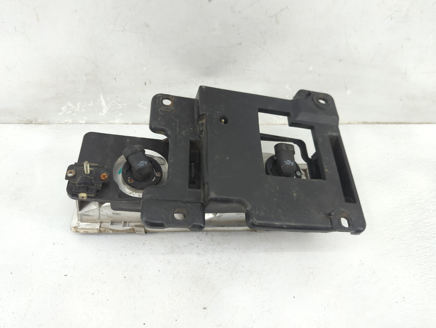 1993 Chevrolet K1500 Driver Left Oem Head Light Headlight Lamp - Oemusedautoparts1.com