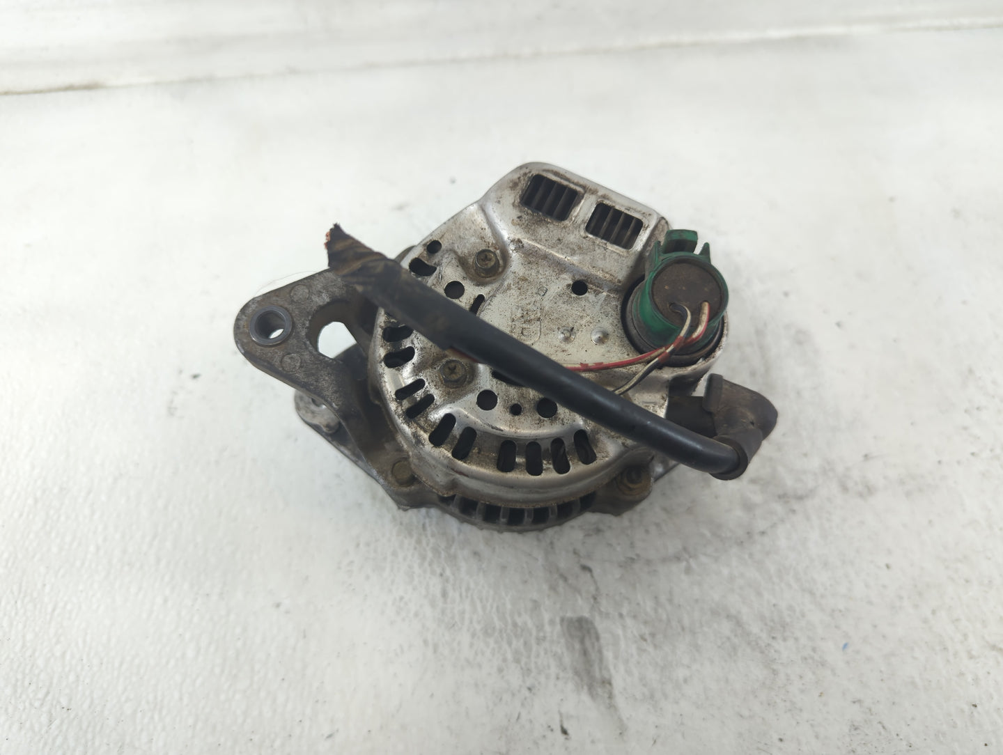 1993 Chevrolet Metro Alternator Replacement Generator Charging Assembly Engine OEM P/N:31400-60B1 Fits OEM Used Auto Parts -