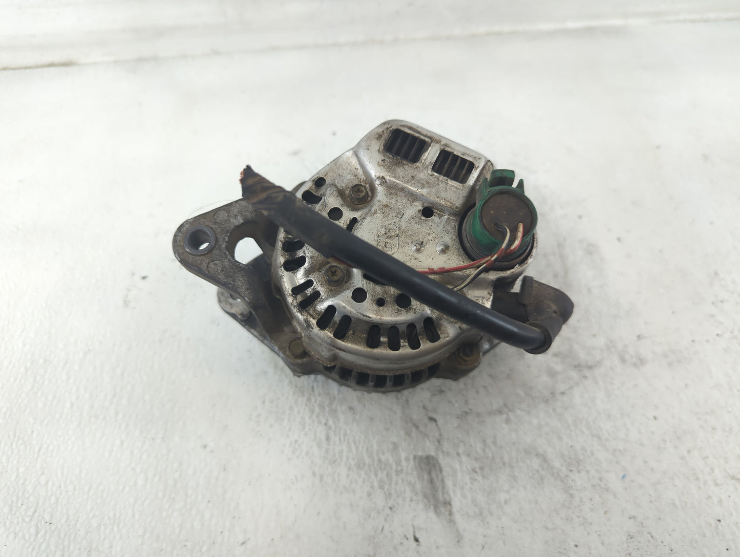 1993 Chevrolet Metro Alternator Replacement Generator Charging Assembly Engine OEM P/N:31400-60B1 Fits OEM Used Auto Parts -