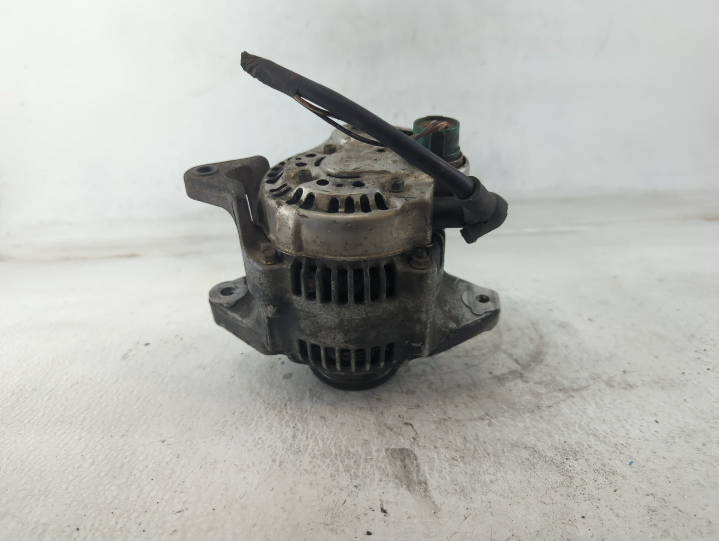 1993 Chevrolet Metro Alternator Replacement Generator Charging Assembly Engine OEM P/N:31400-60B1 Fits OEM Used Auto Parts -